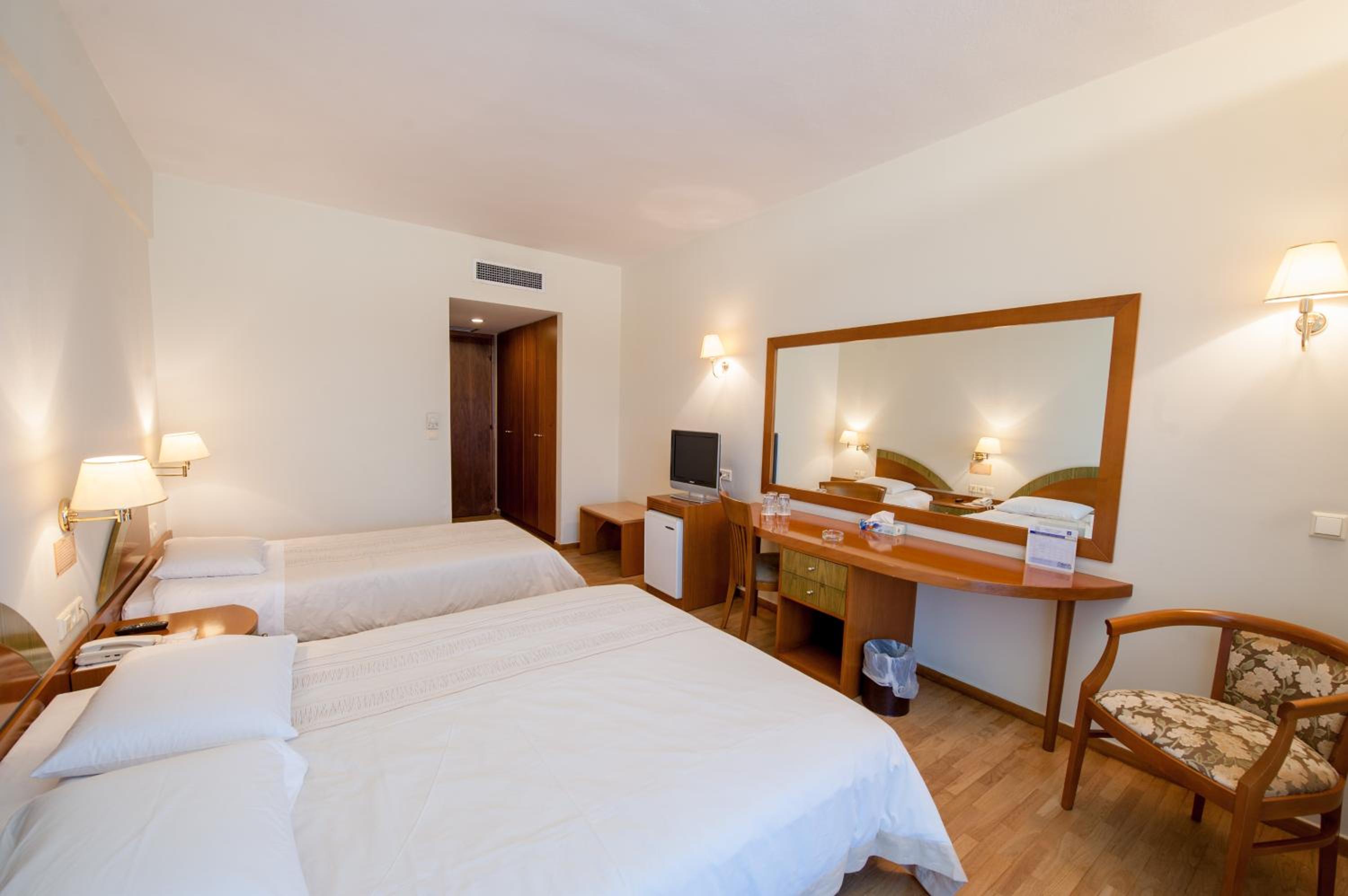 Twin Room - Photo 6