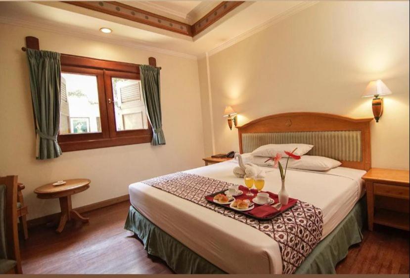 King Room with Pool View photo 2