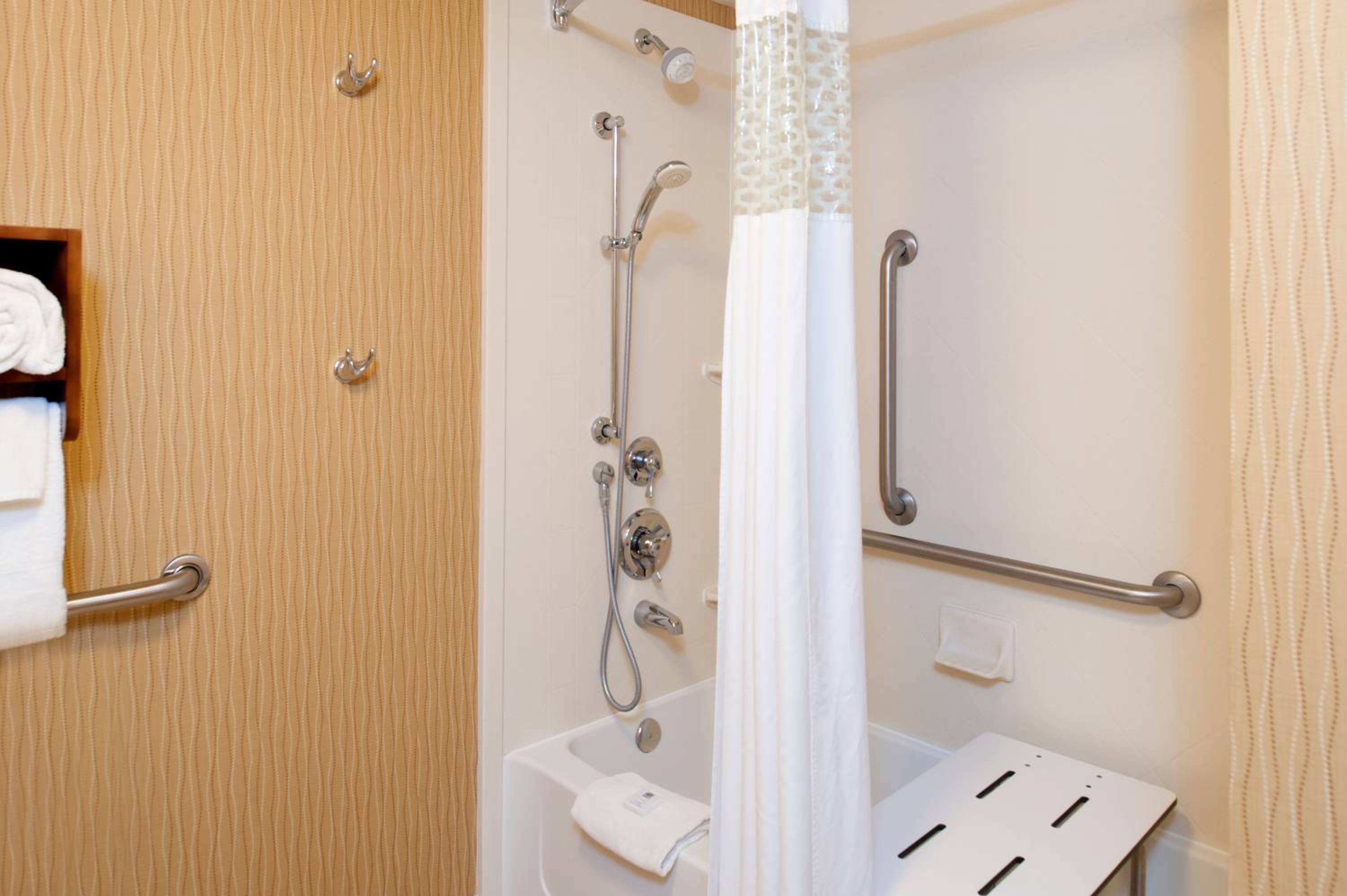 King Room with Accessible Tub - Mobility and Hearing Access/Non-Smoking - Photo 2