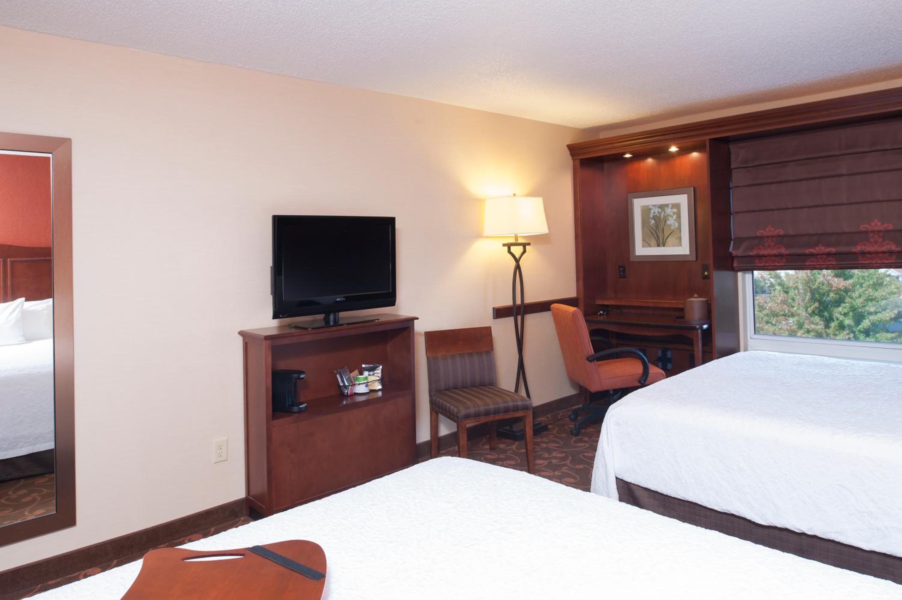 Room with Two Queen Beds - Non-Smoking - Photo 1