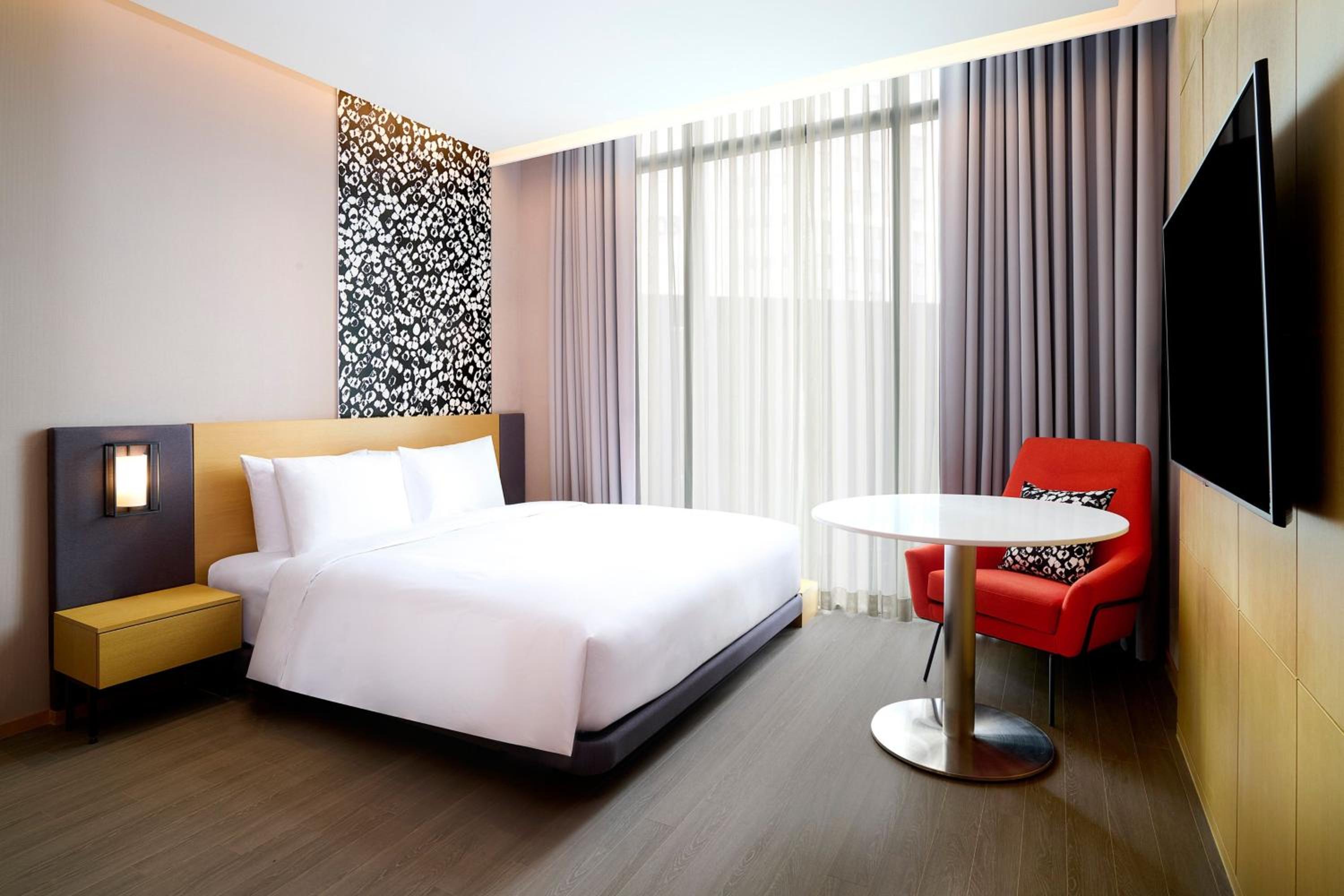 Comfortable, Guest room, 1 King - Photo 3
