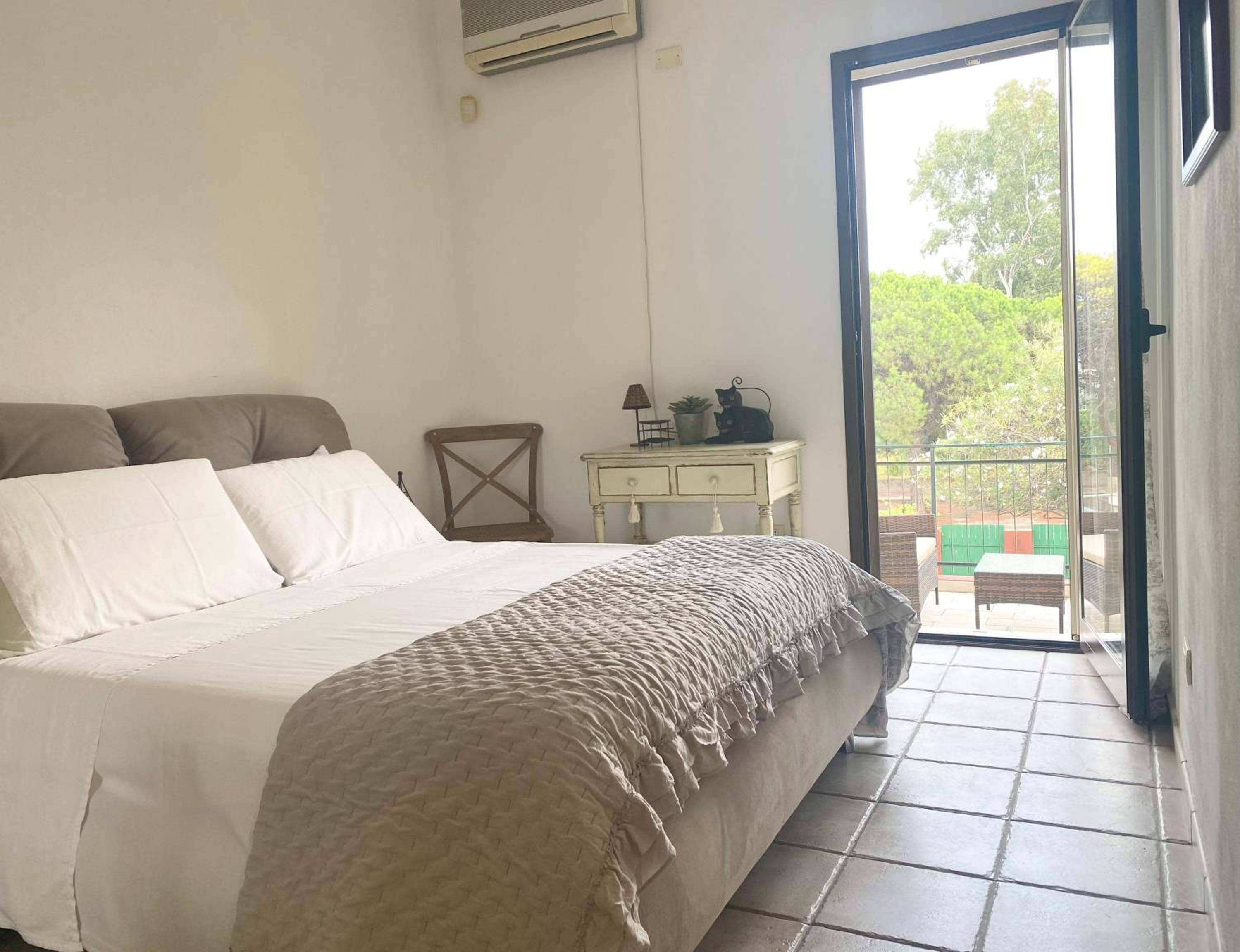 One-Bedroom House photo 1