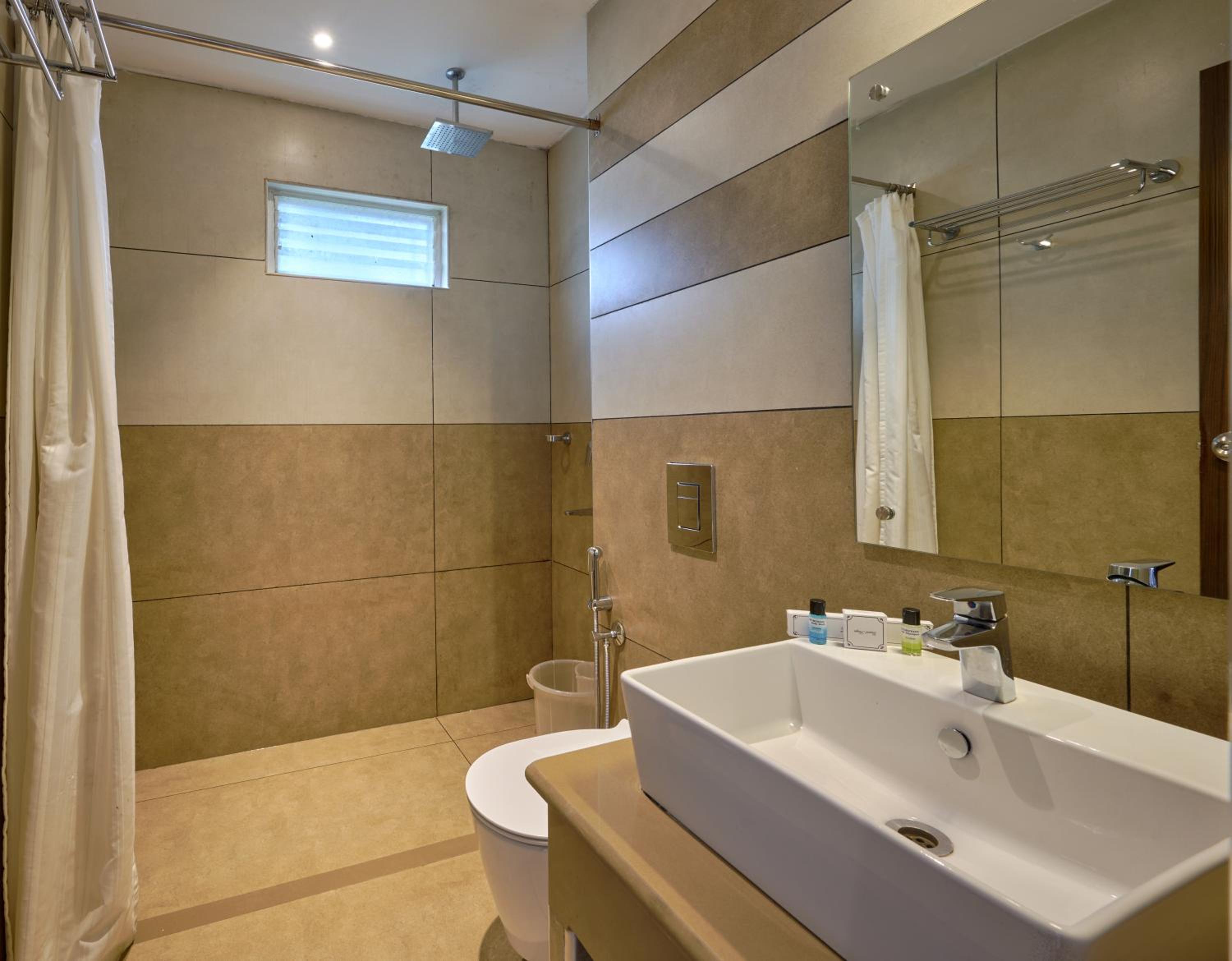 Standard Double Room - Photo 9
