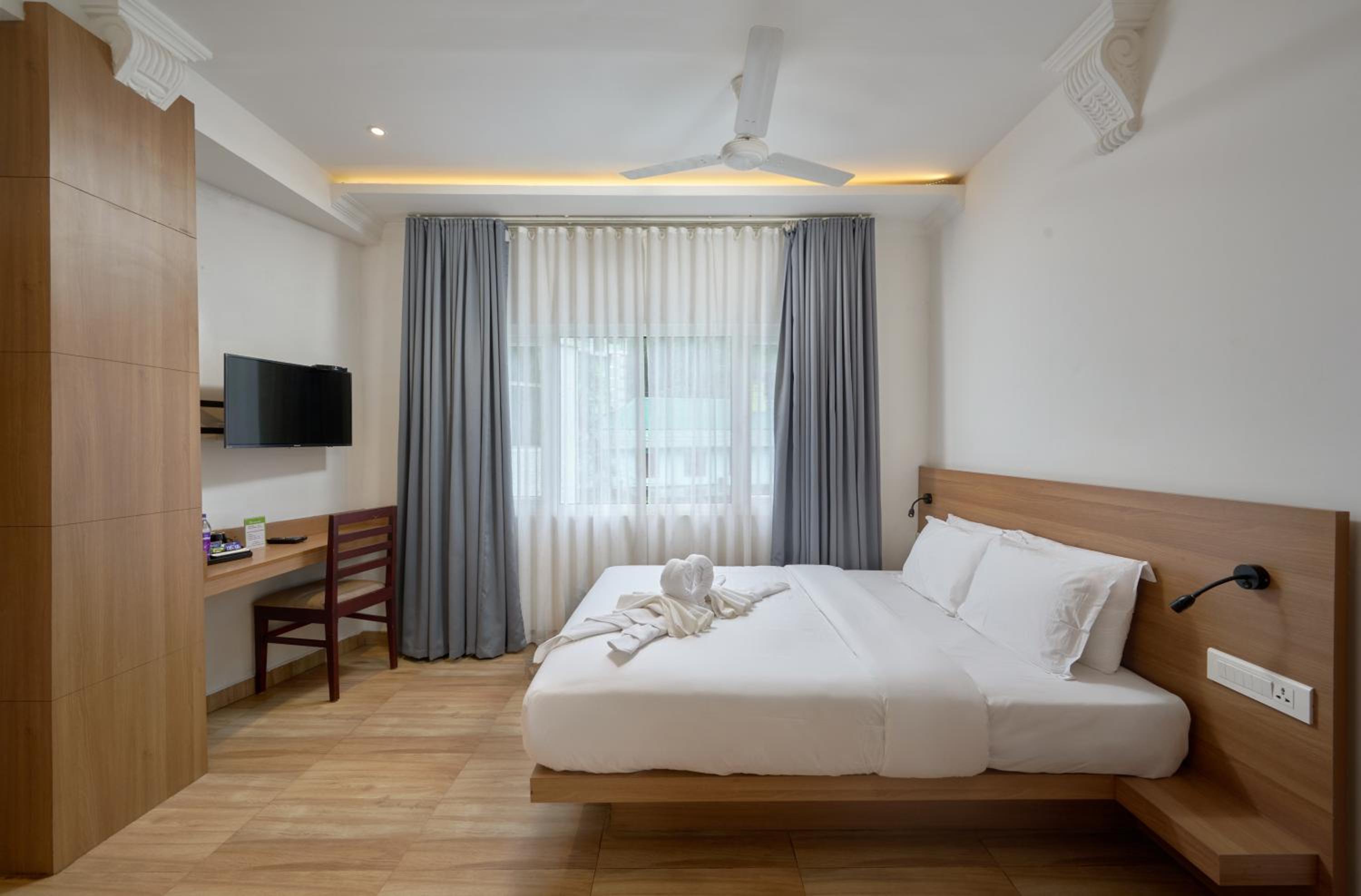Standard Double Room - Photo 11