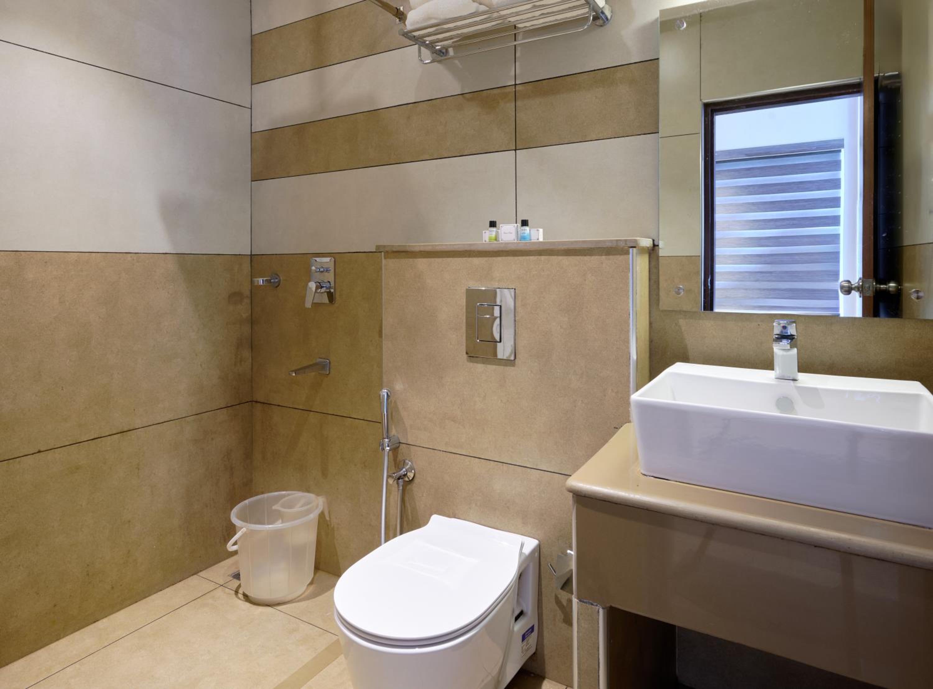 Standard Double Room - Photo 5