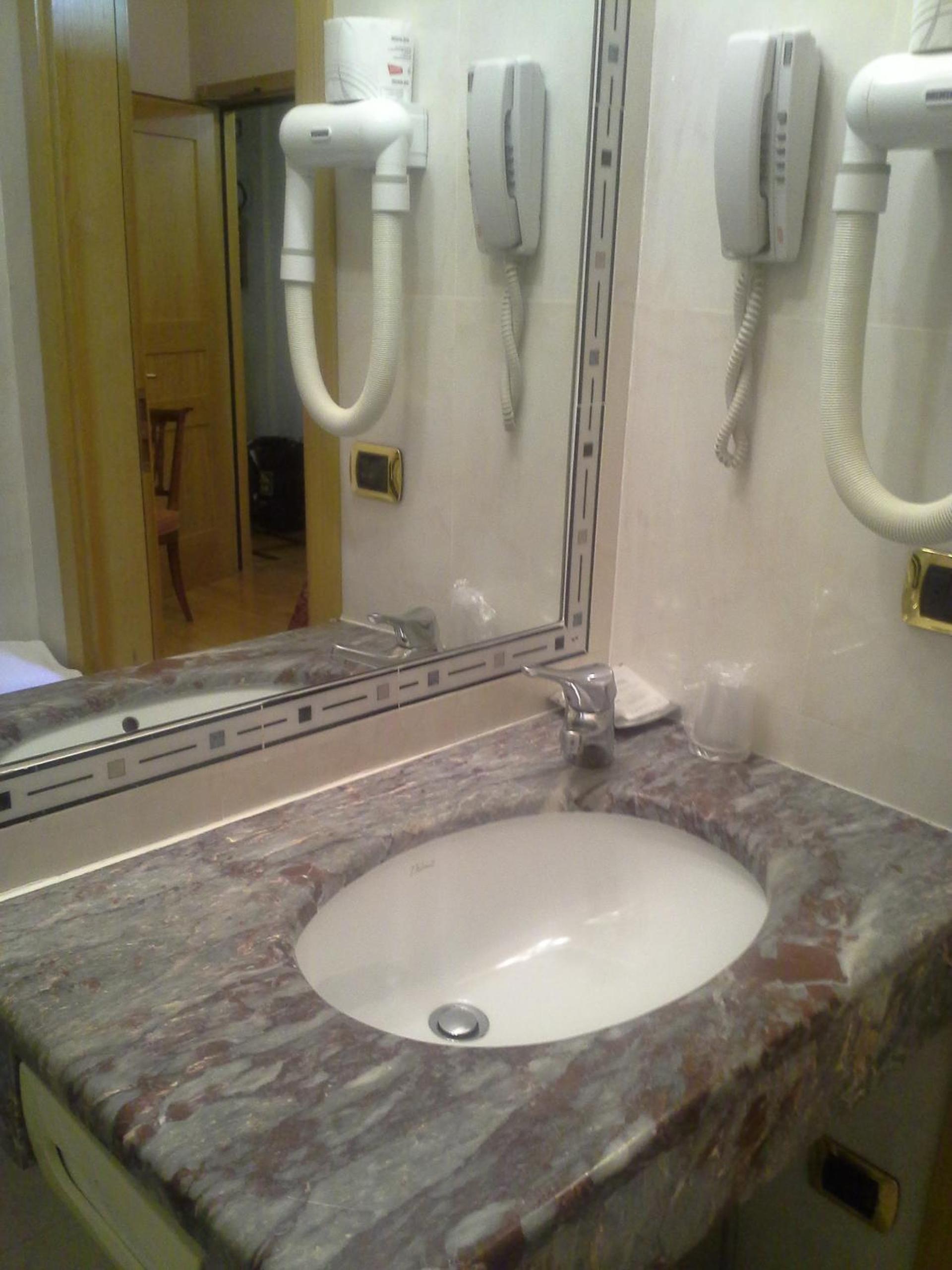 Double or Twin Room thumbnail 6