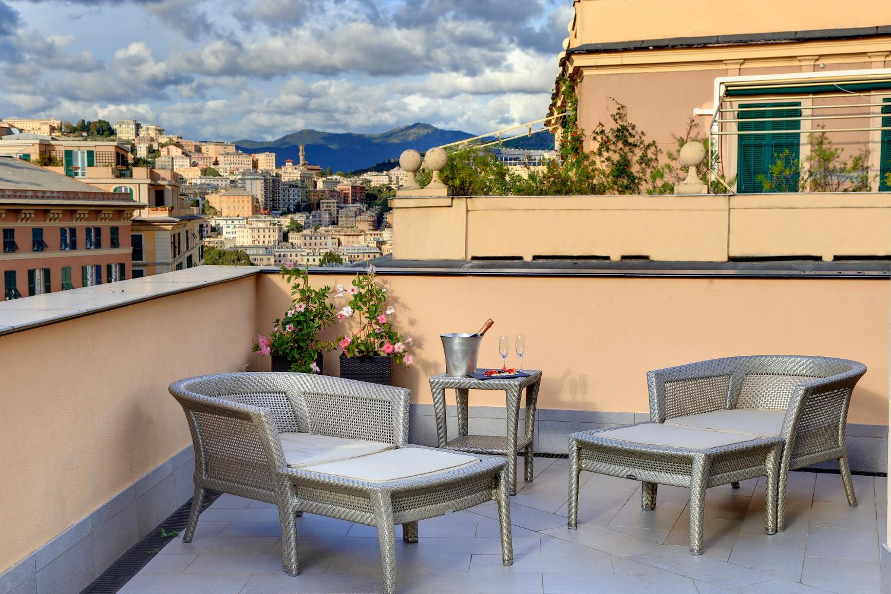Junior Suite with Terrace and Spa Access - Photo 8