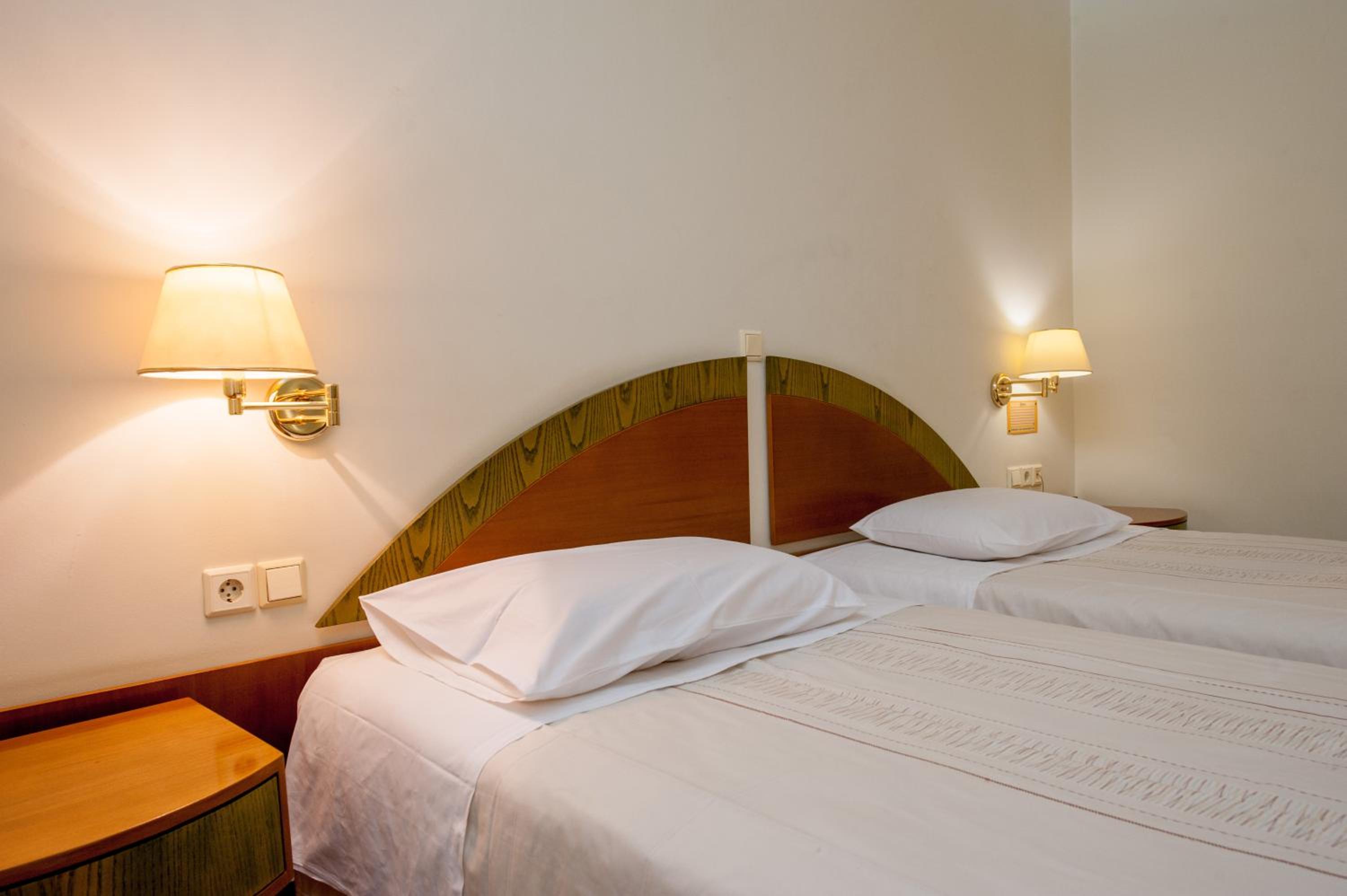 Twin Room - Photo 5