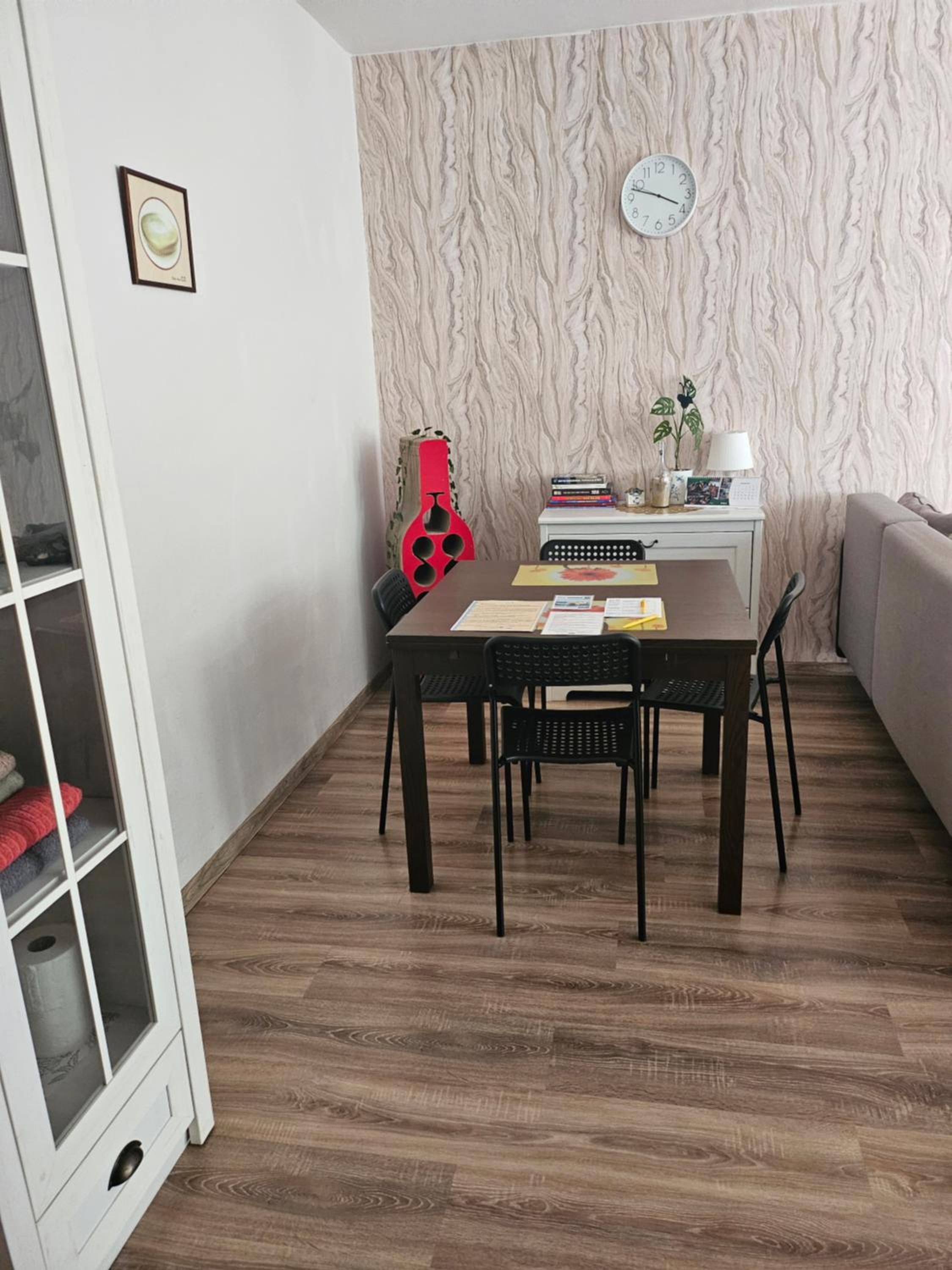 One-Bedroom Apartment - Photo 11