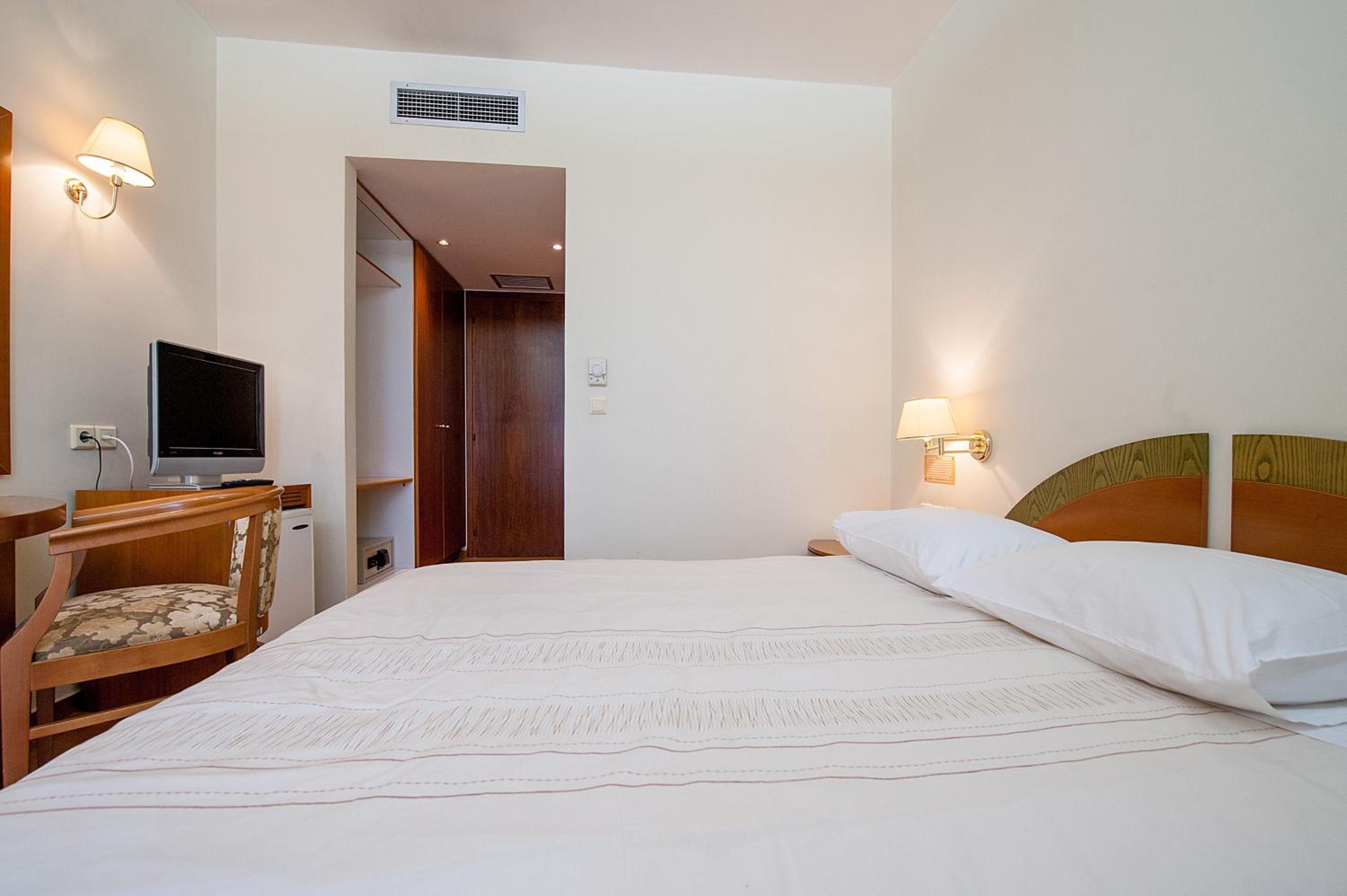 Double Room - Photo 2