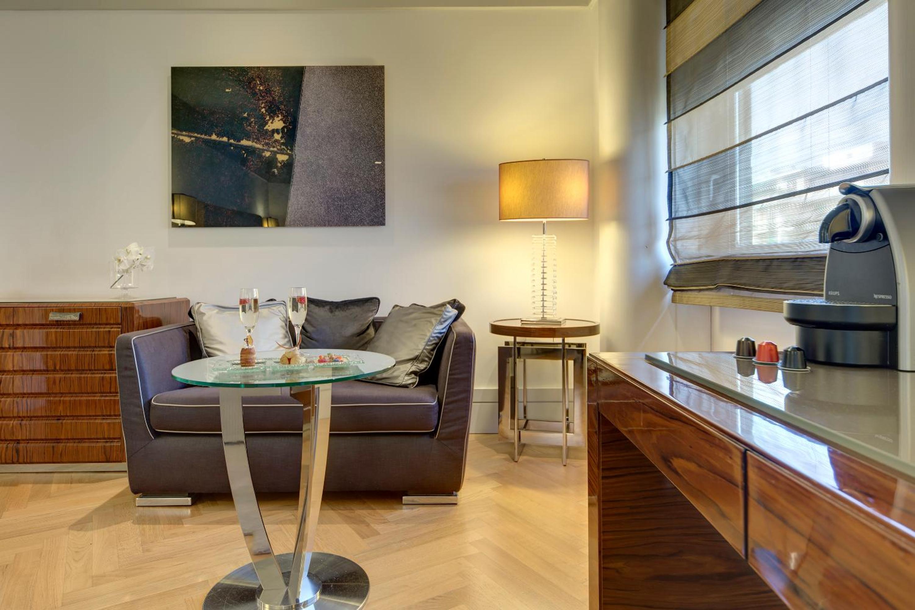 Junior Suite with Spa Access - Photo 3