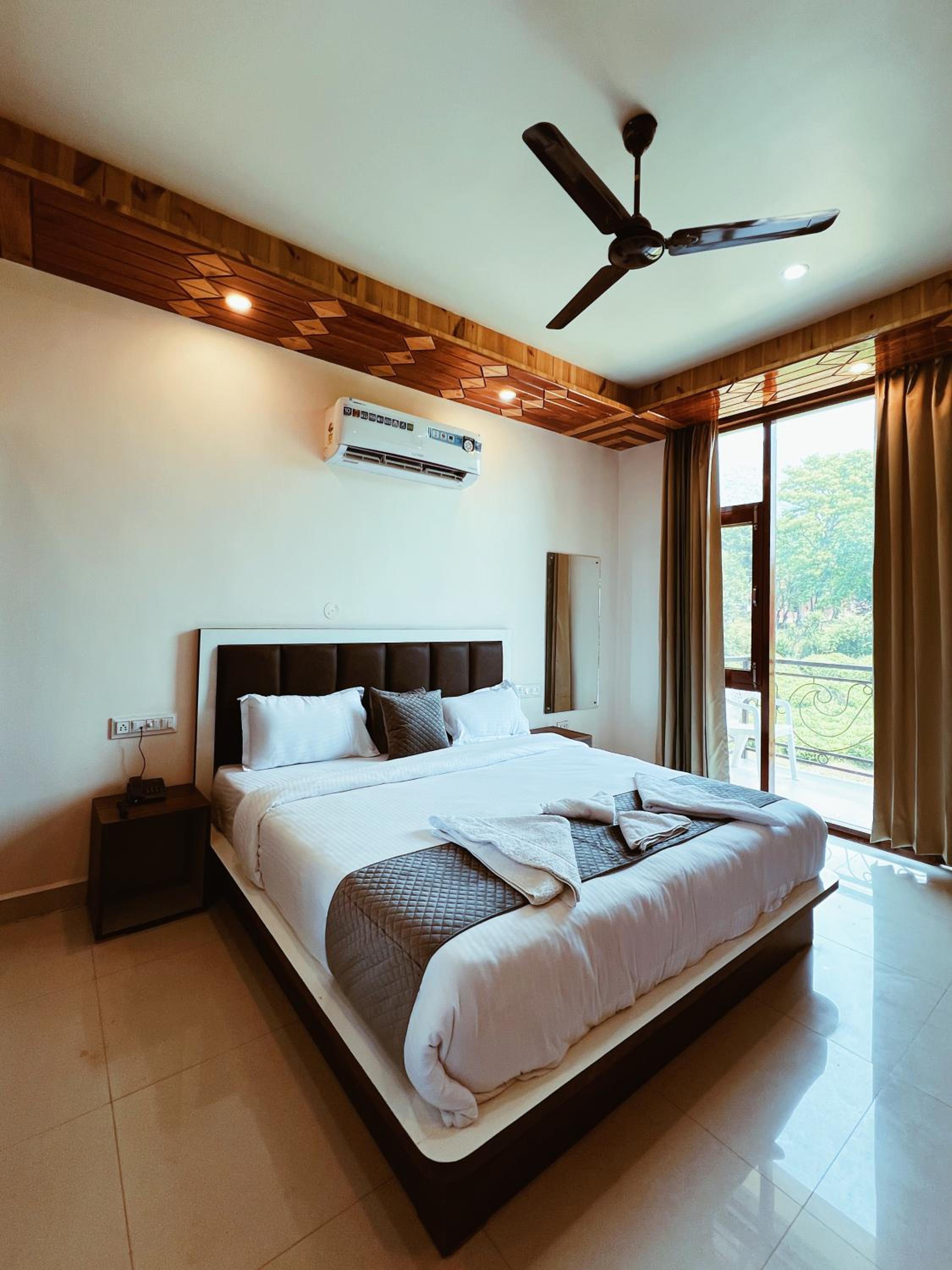 Deluxe King Room