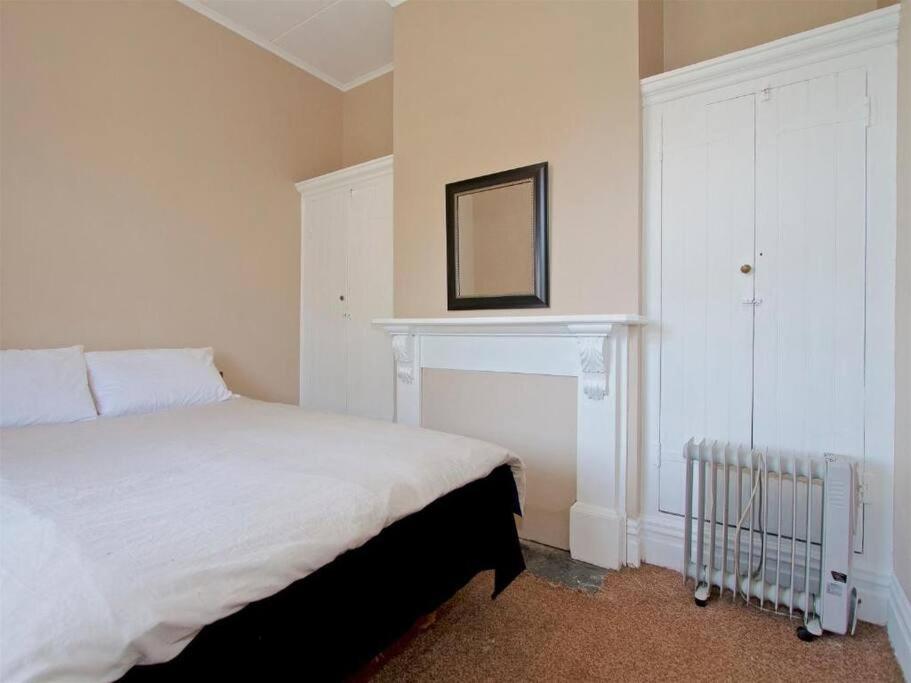 Four-Bedroom House photo 3