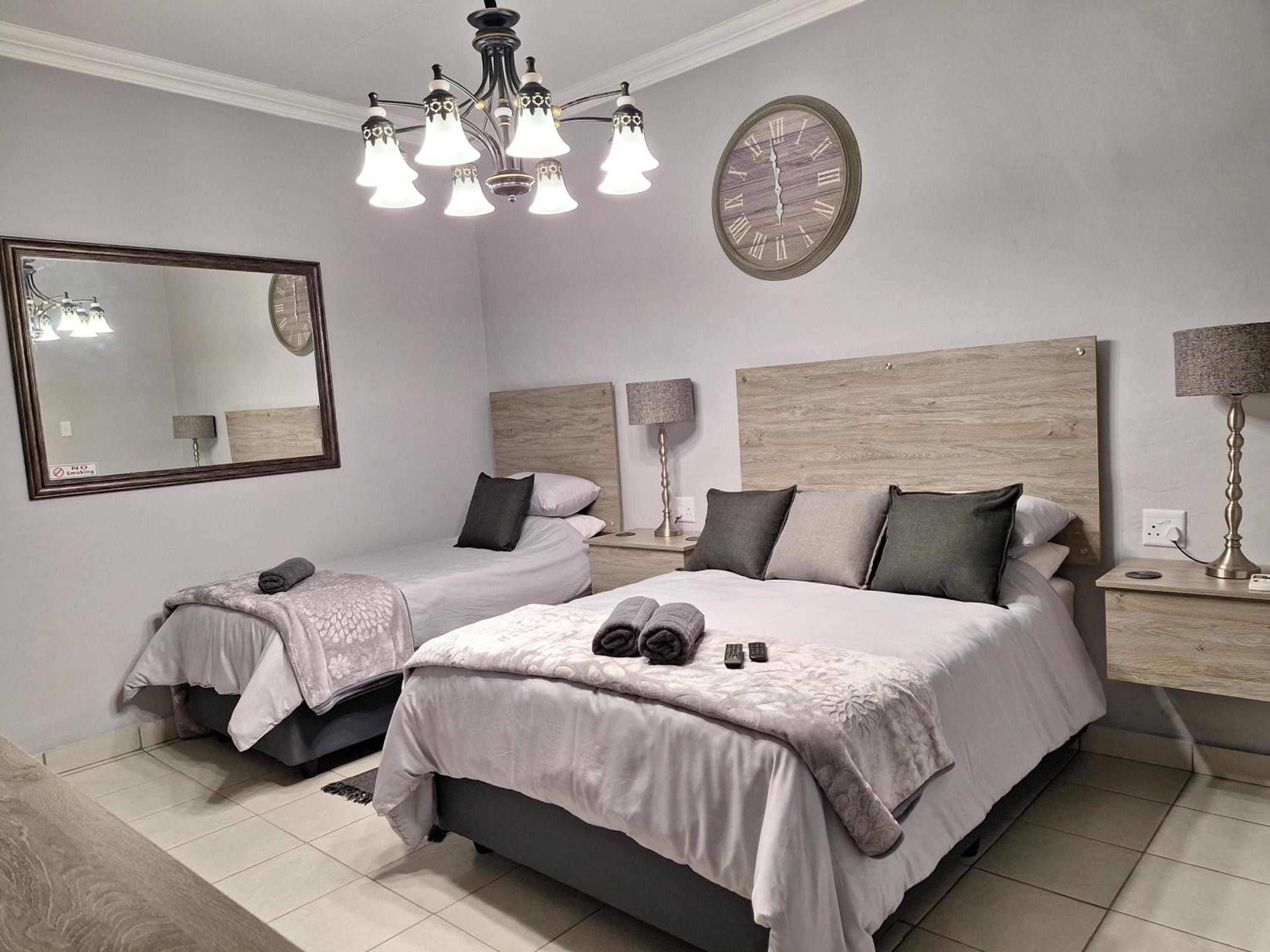 Family Room with Private Bathroom photo 1
