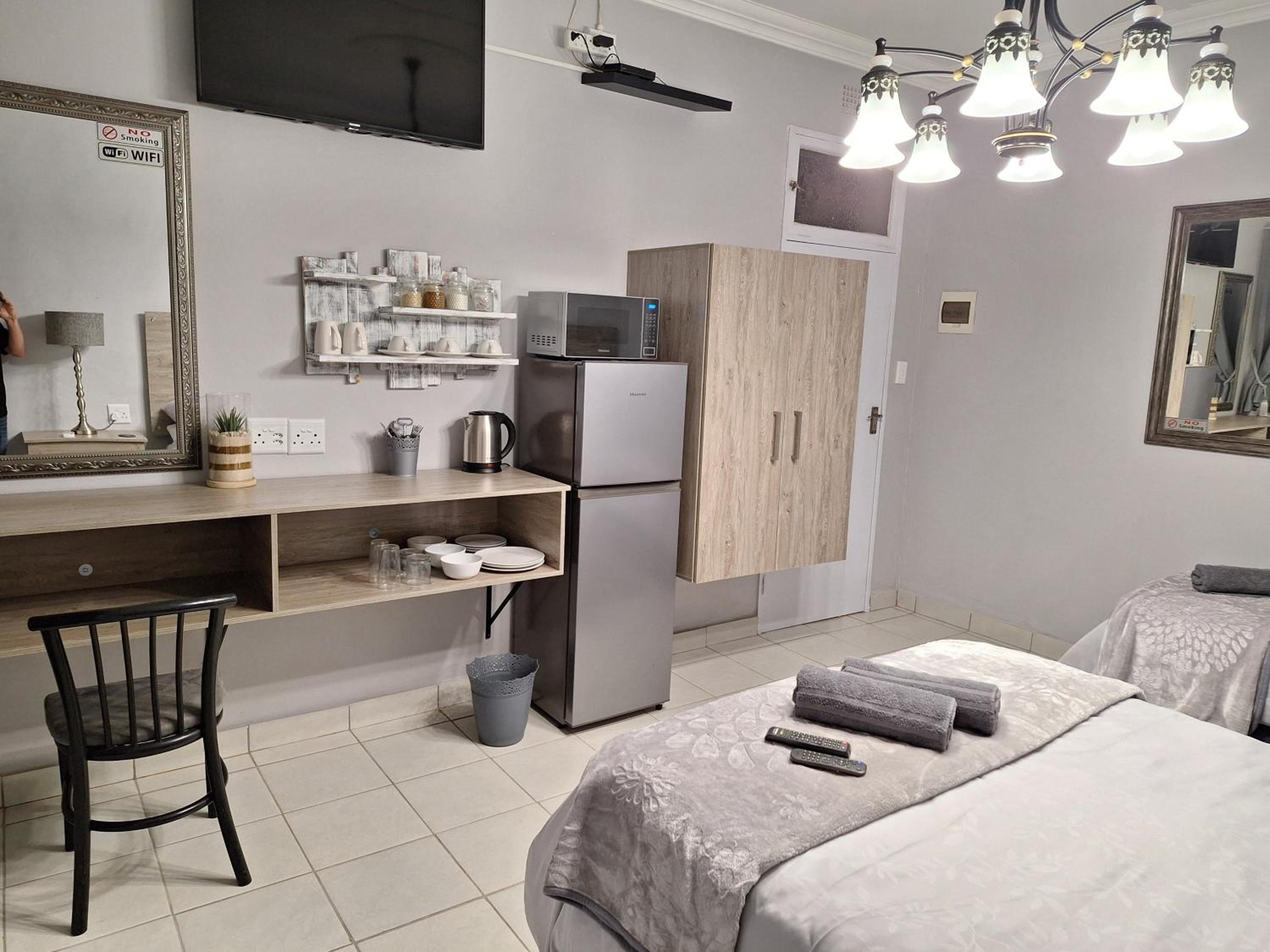 Family Room with Private Bathroom photo 2