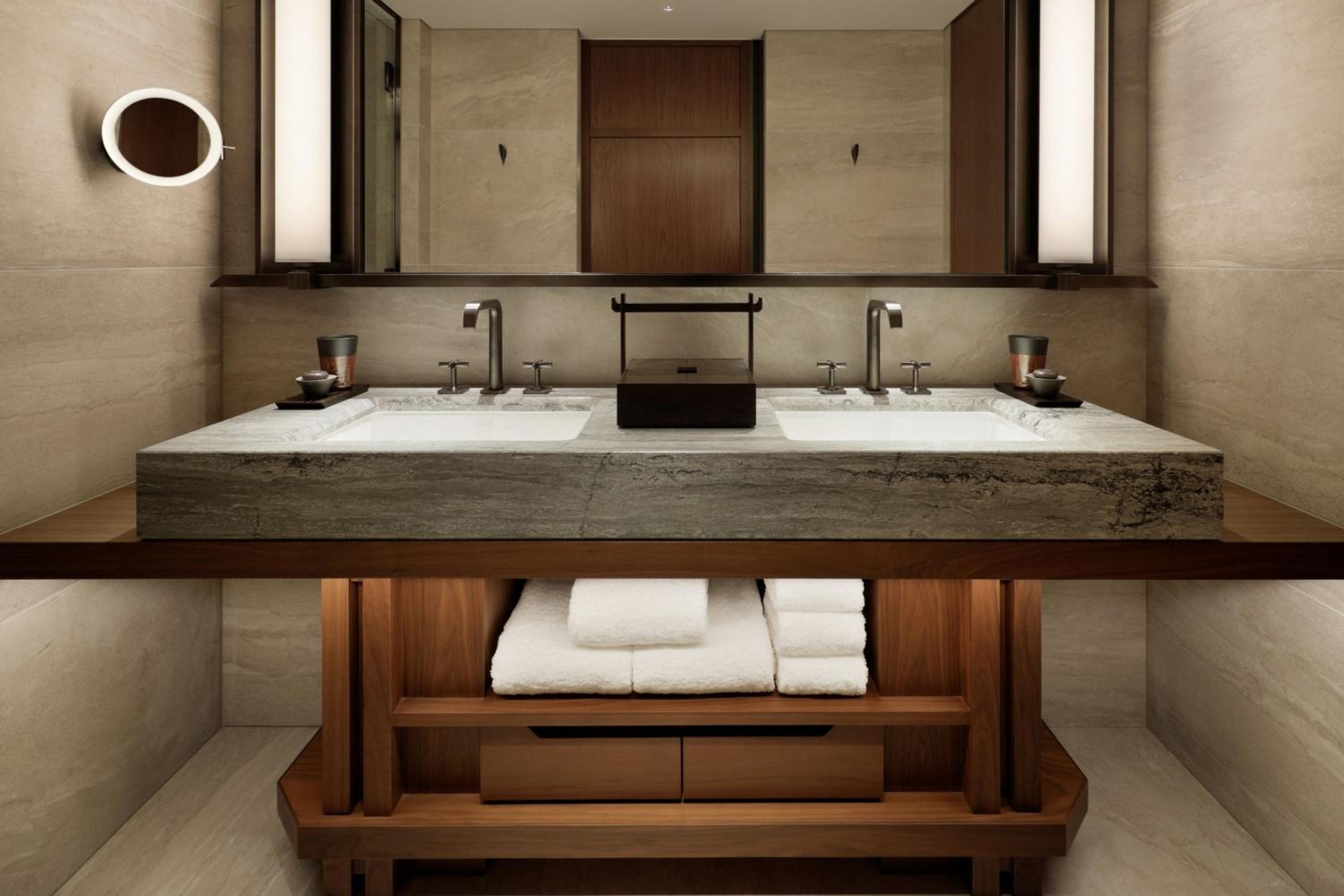 Premier Room (King) - Photo 2