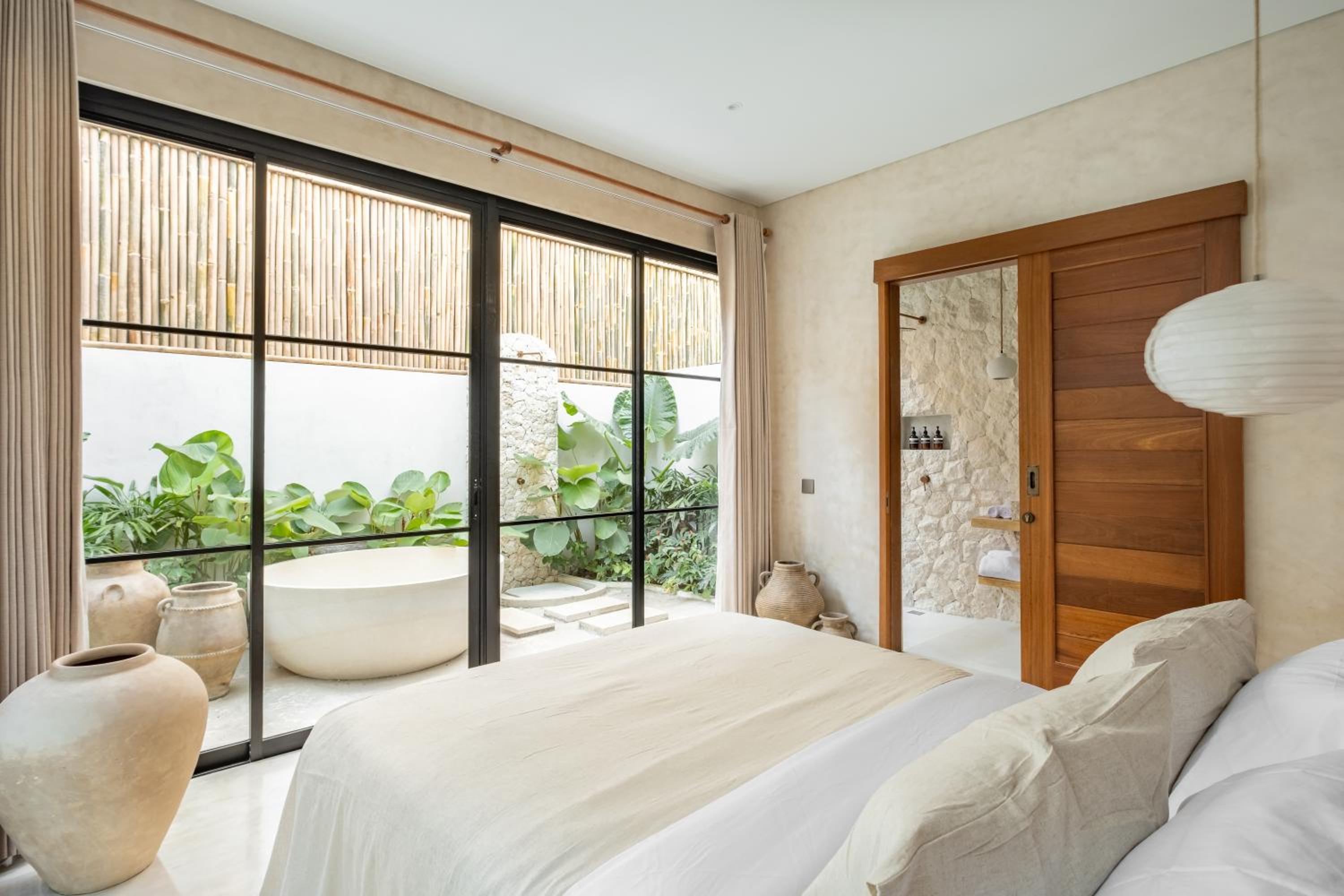 Queen Suite with Pool View