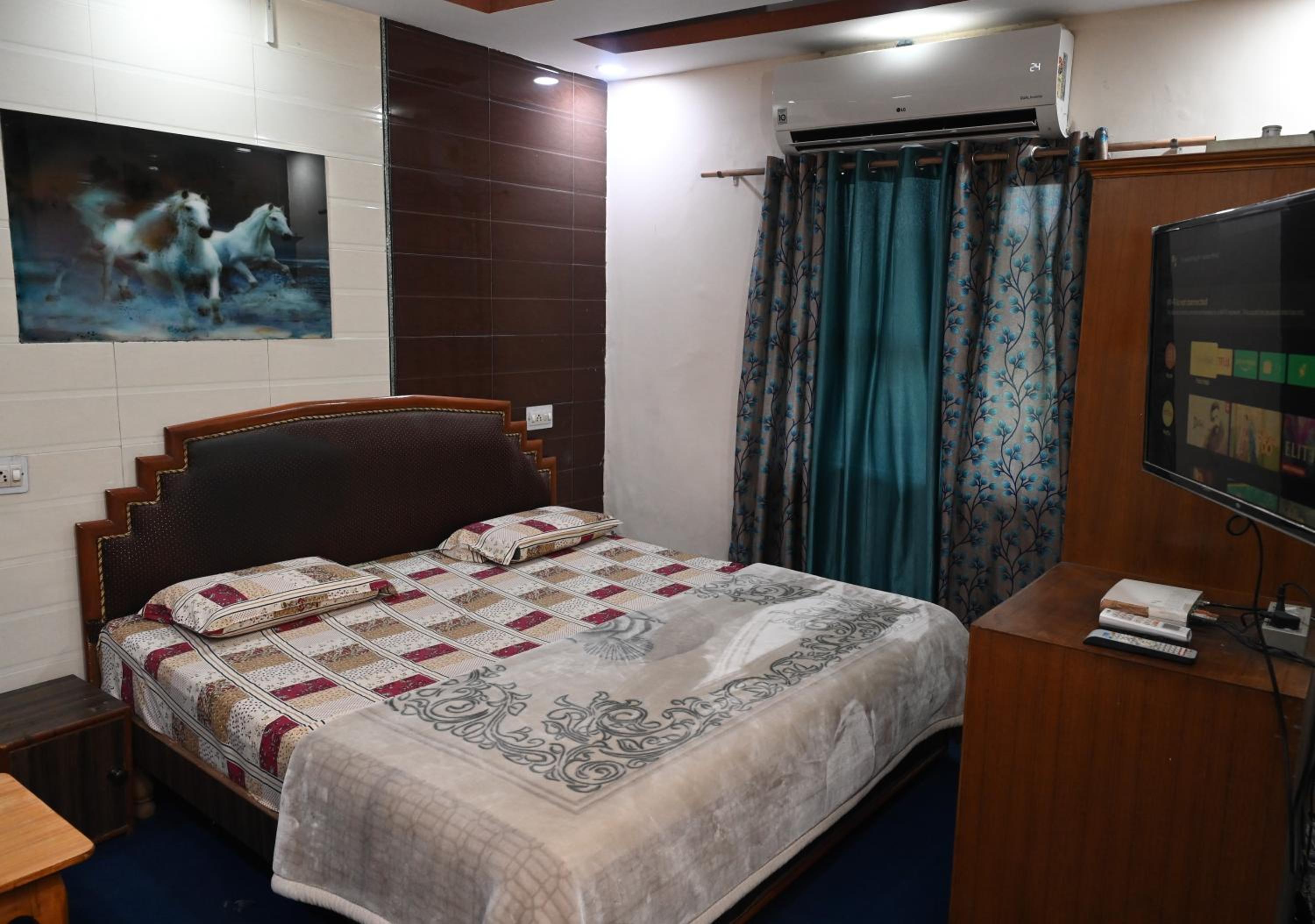 Double Room with Private Bathroom - Photo 15