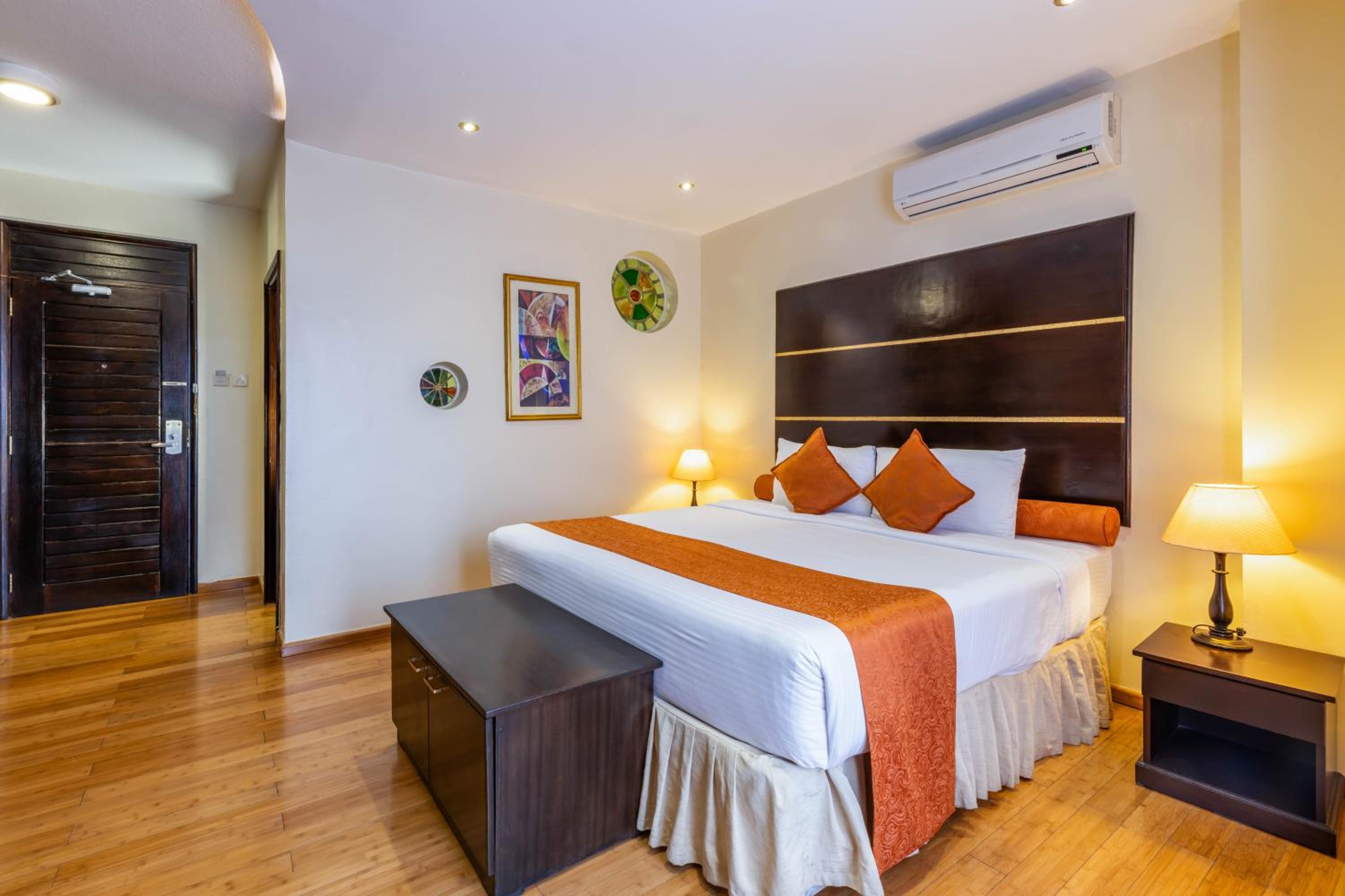 Deluxe Double Room - Photo 11