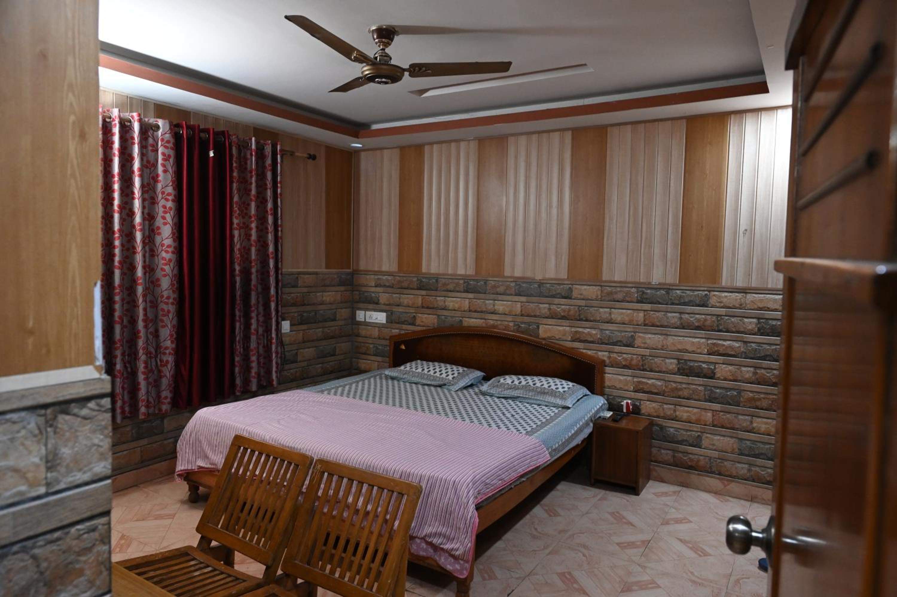 Double Room with Private Bathroom - Photo 8