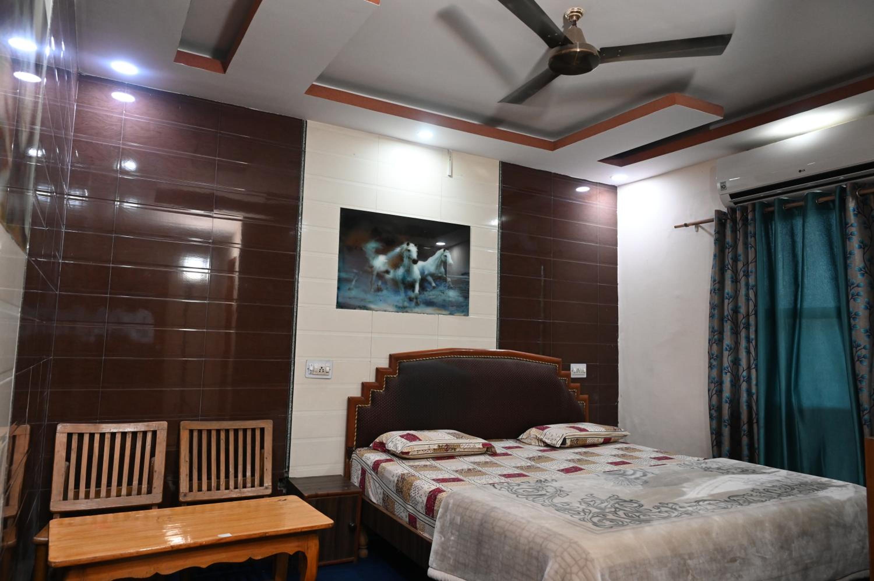 Double Room with Private Bathroom - Photo 9