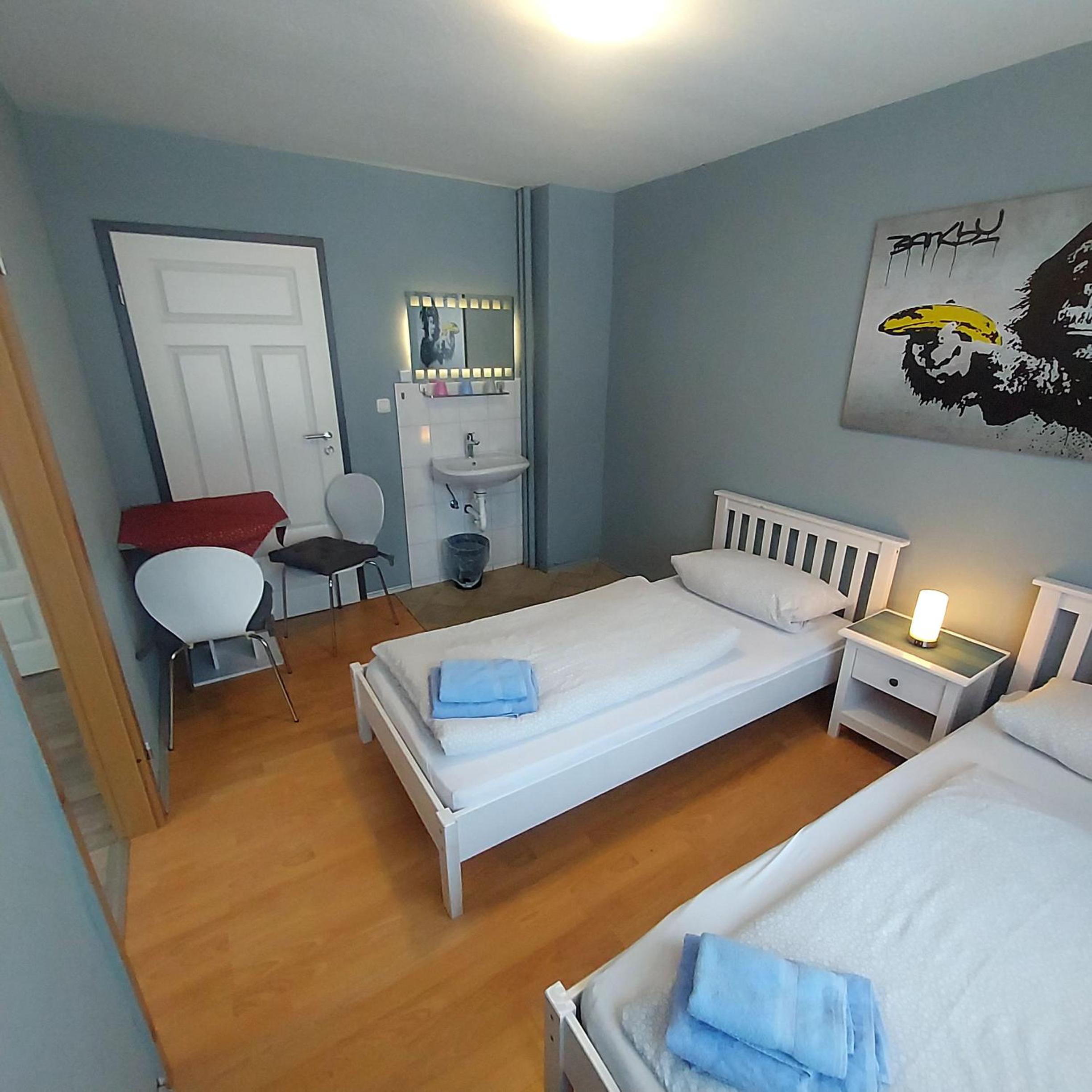 Quadruple Room with external private shower - Photo 5