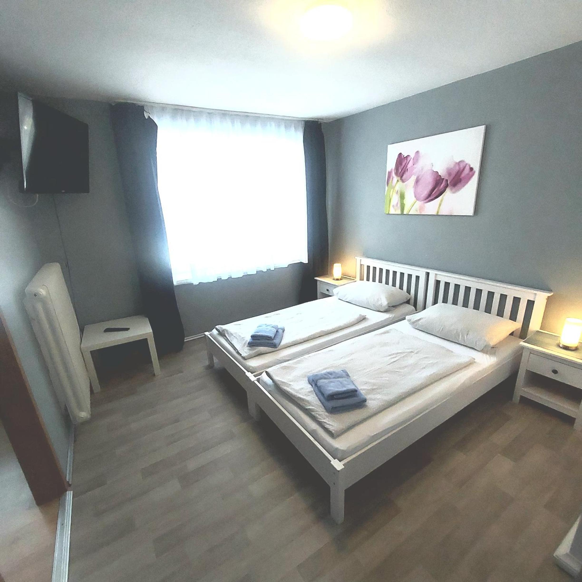 Quadruple Room with external private shower - Photo 2