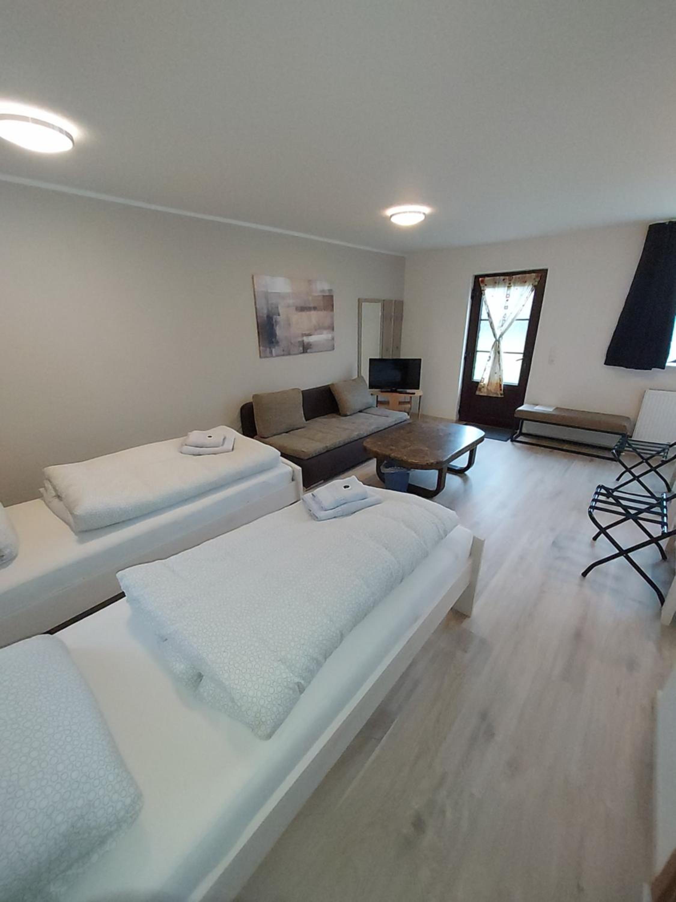 Family Room with Private Bathroom - Photo 5