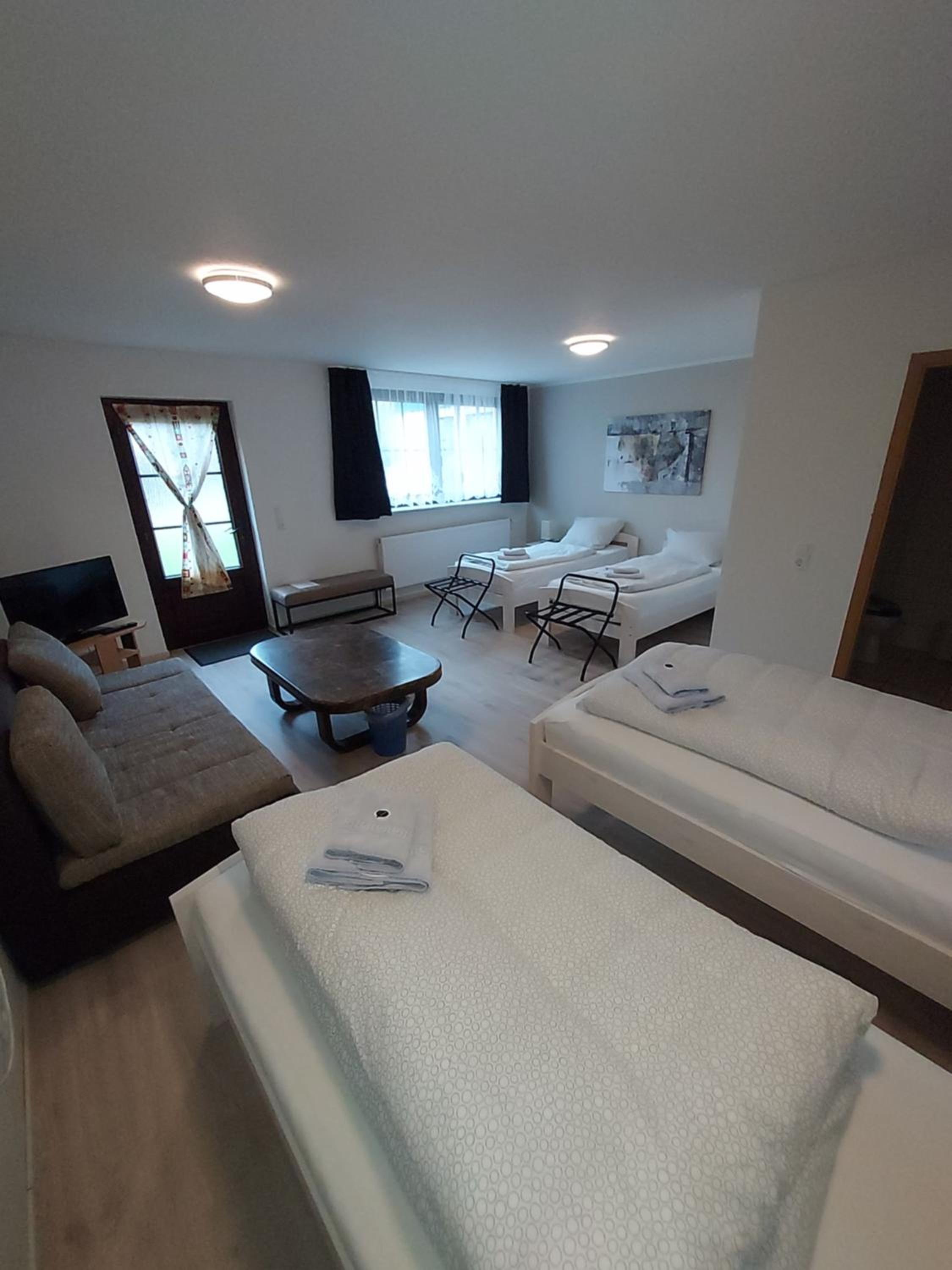 Family Room with Private Bathroom - Photo 4