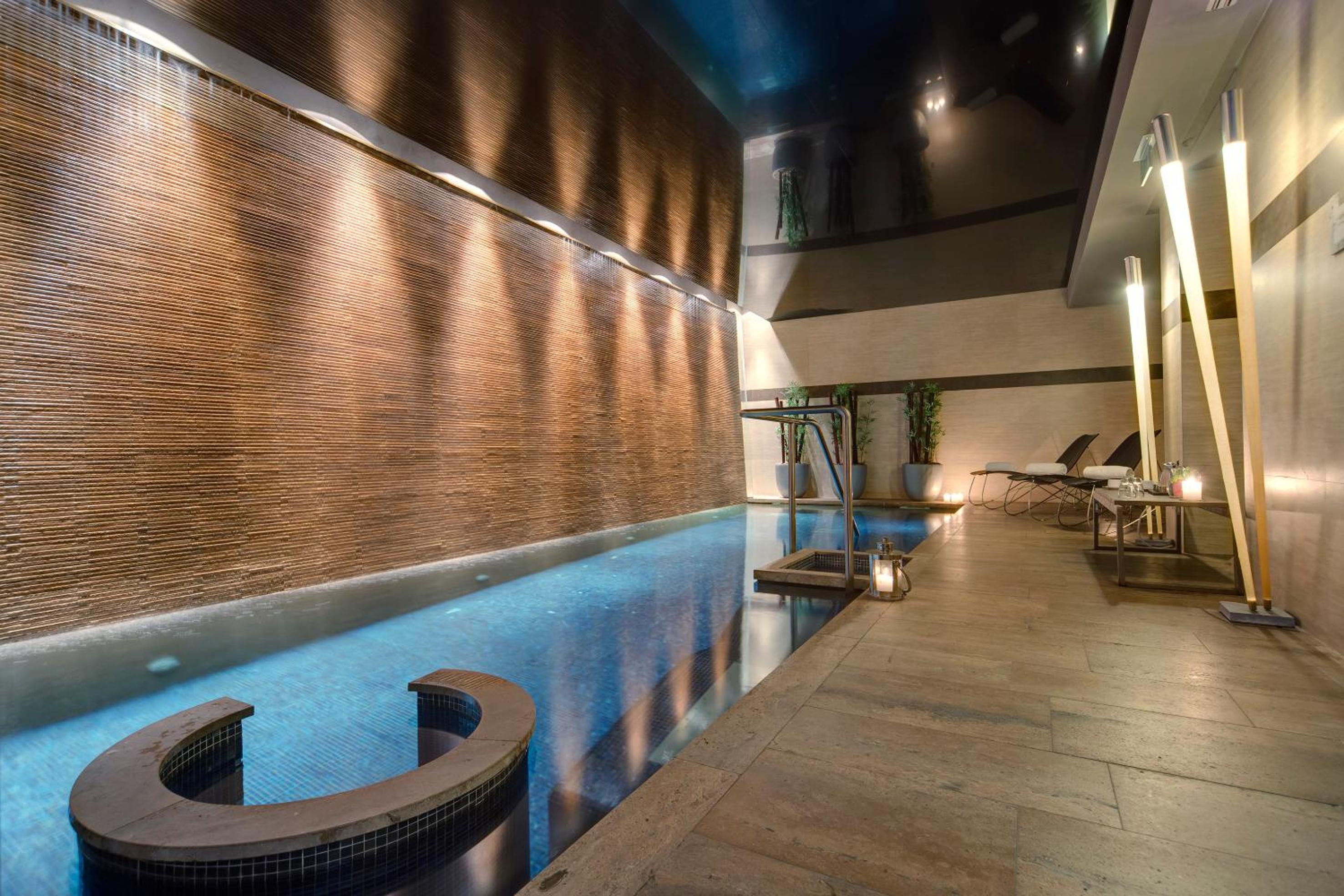 Junior Suite with Spa Access - Photo 7