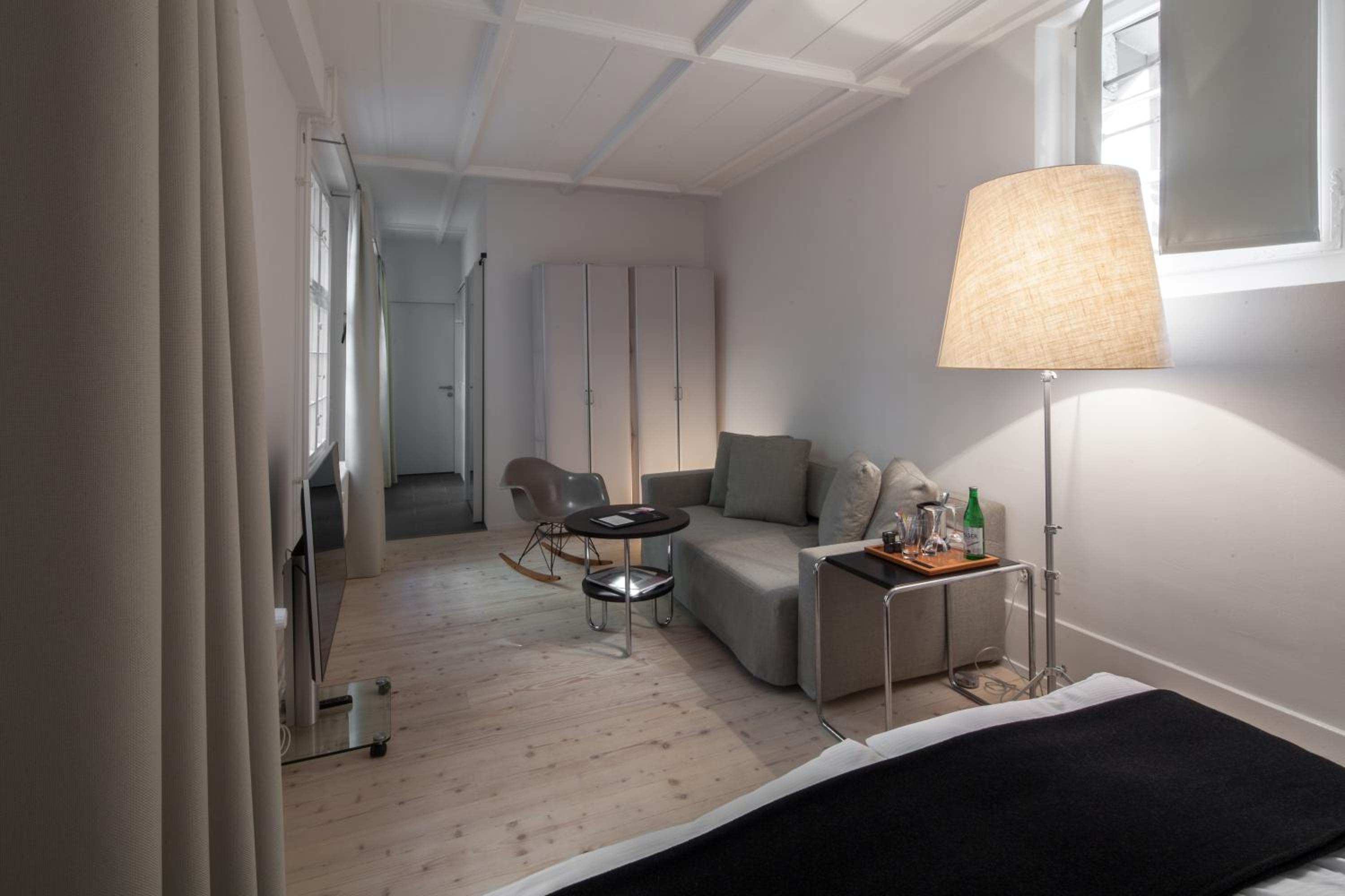 Premium Design Room - Photo 9