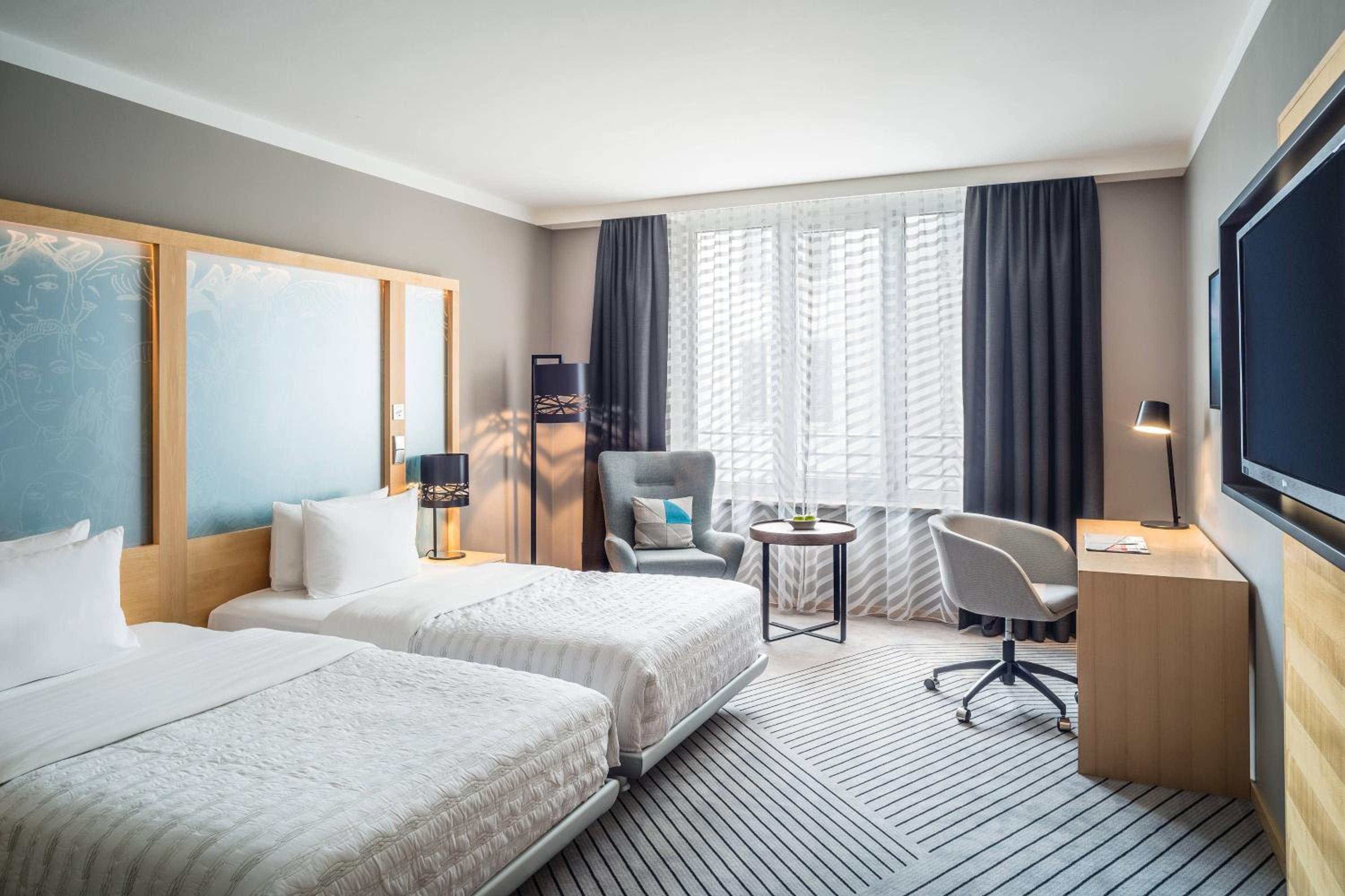 Superior Twin Room thumbnail 6