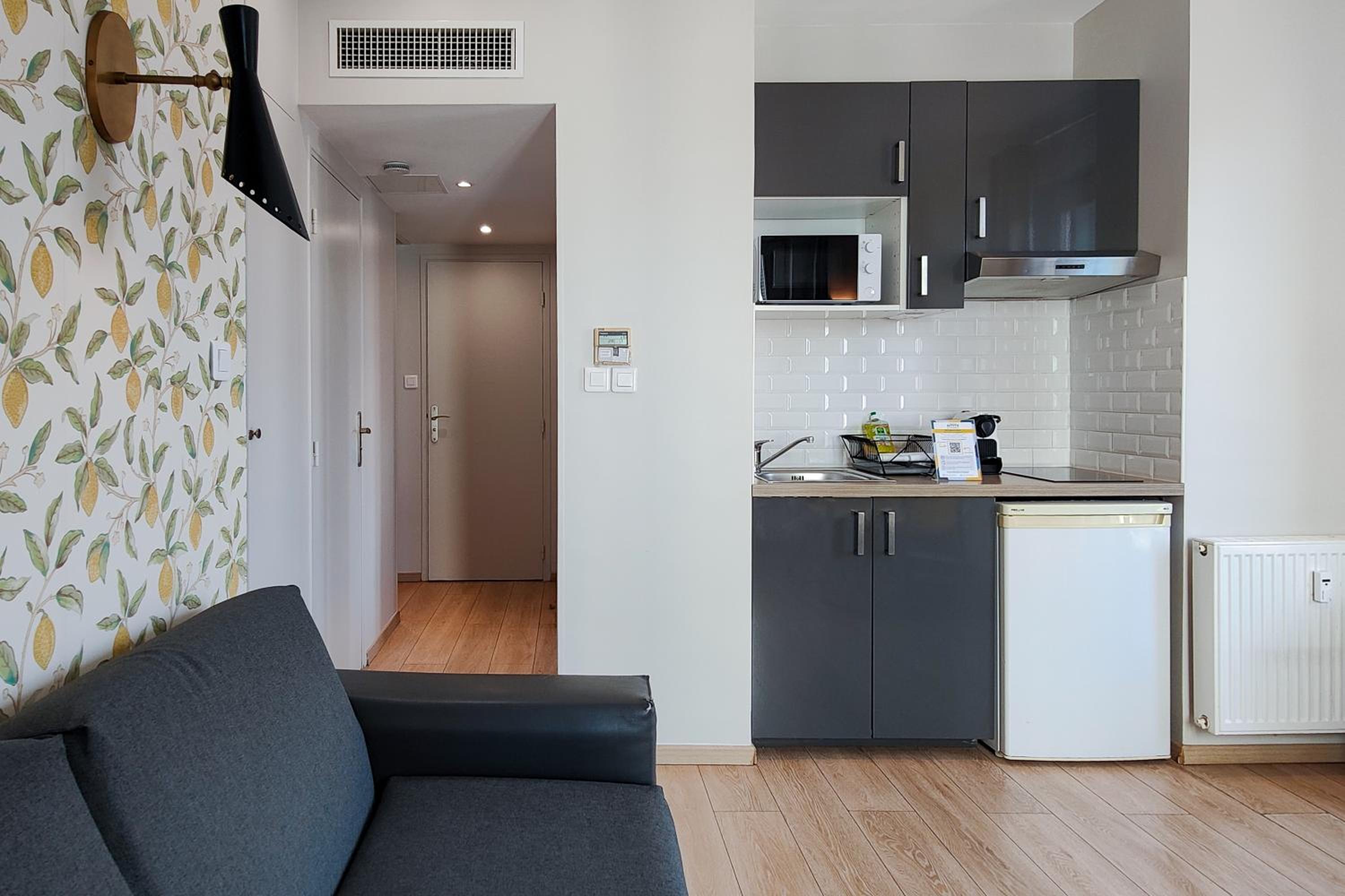 One-Bedroom Apartment - Photo 7