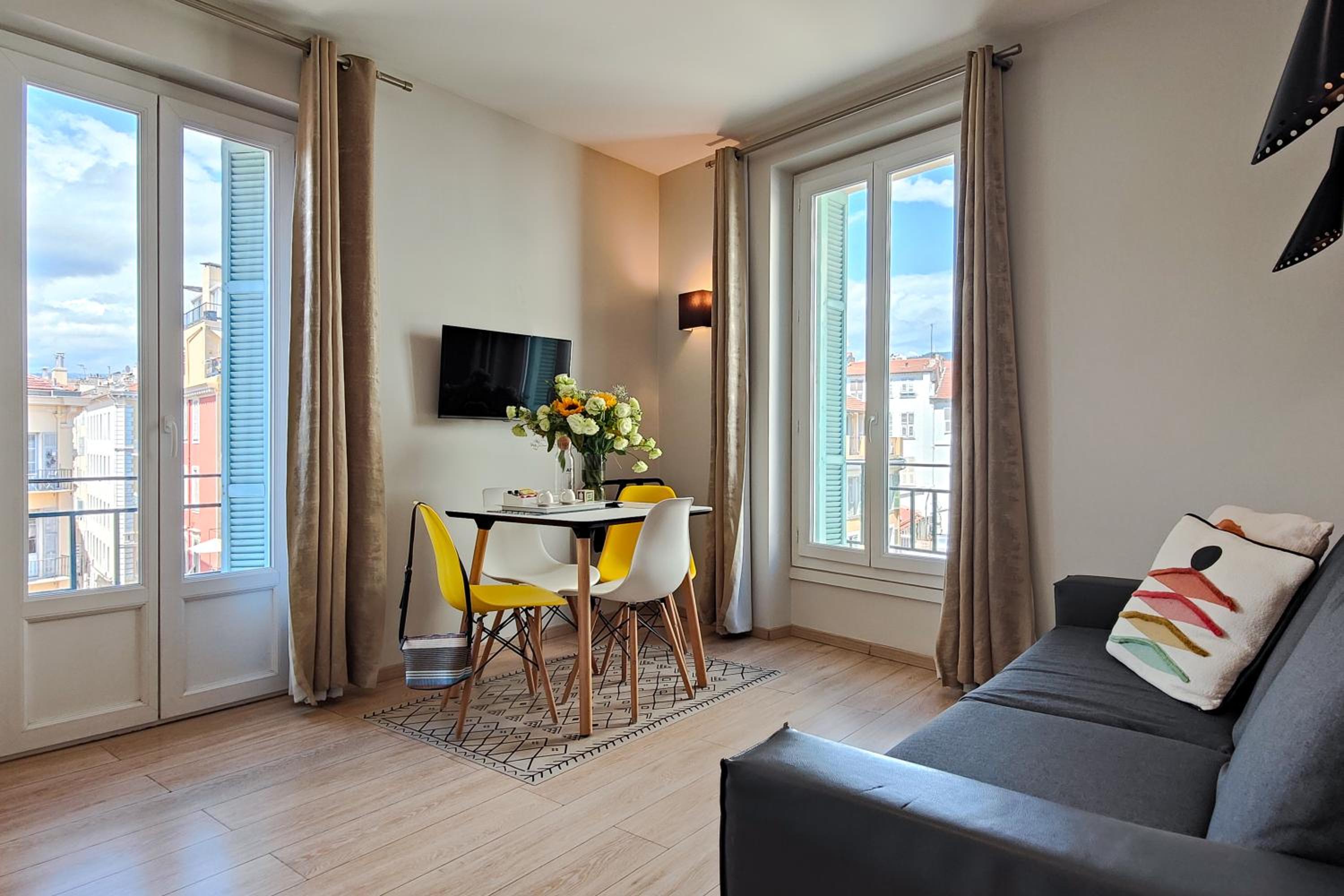 One-Bedroom Apartment - Photo 8