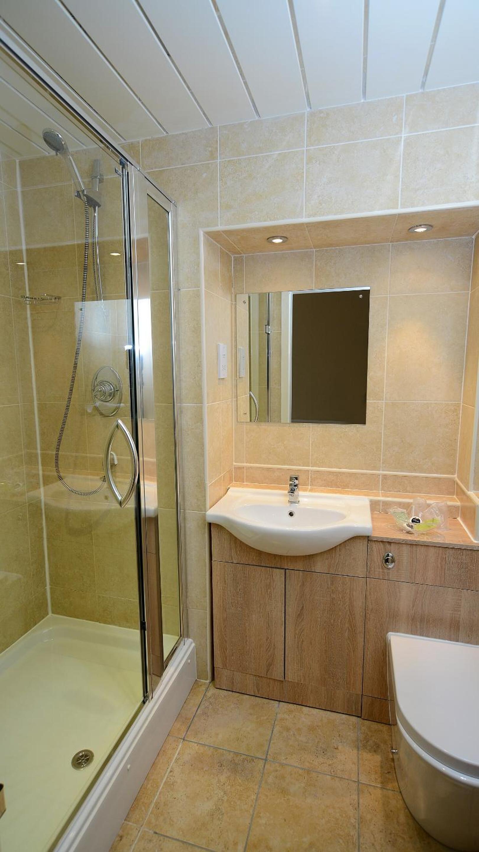 Twin Room with Shower - Photo 2