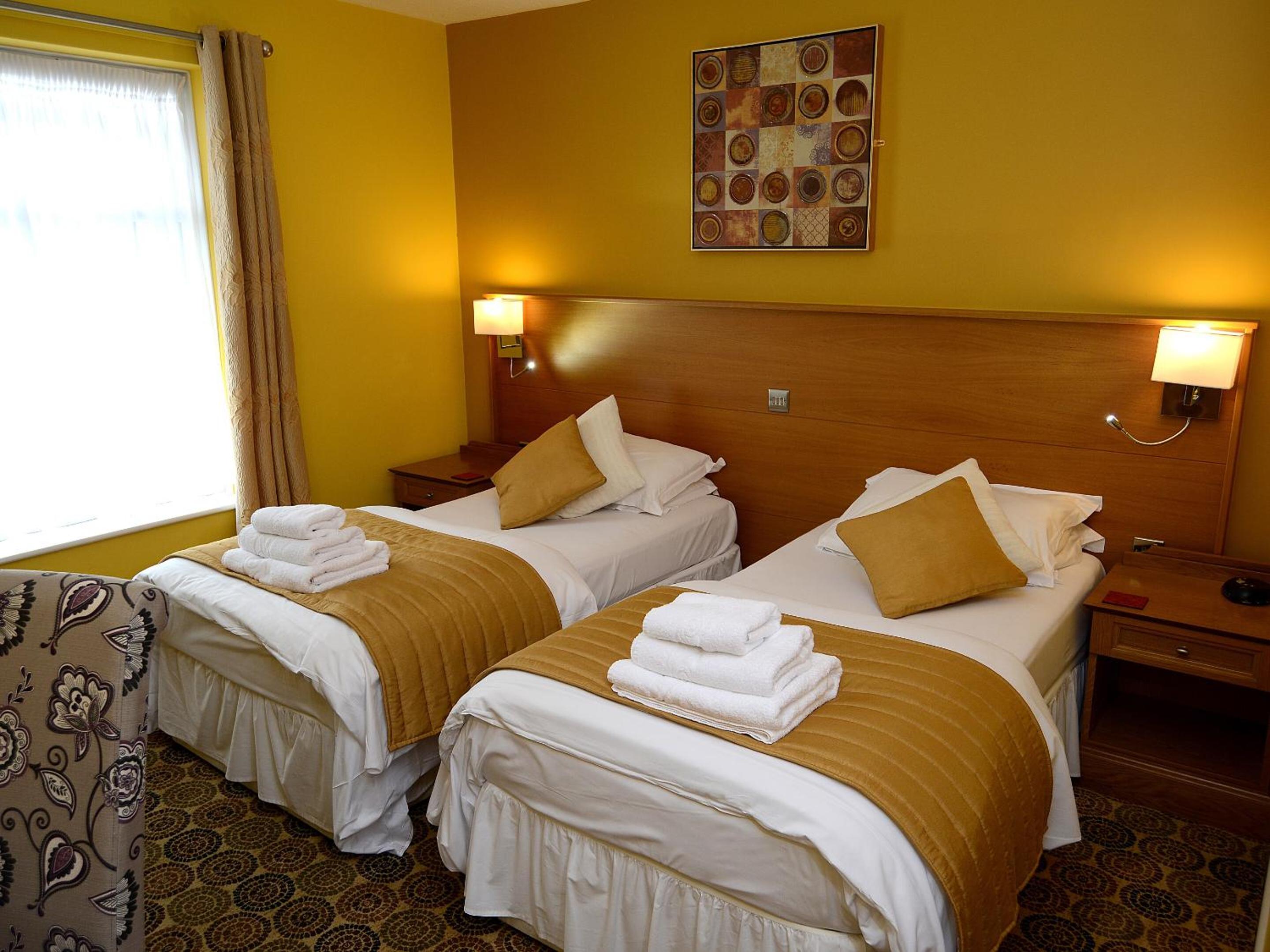 Twin Room with Shower - Photo 4