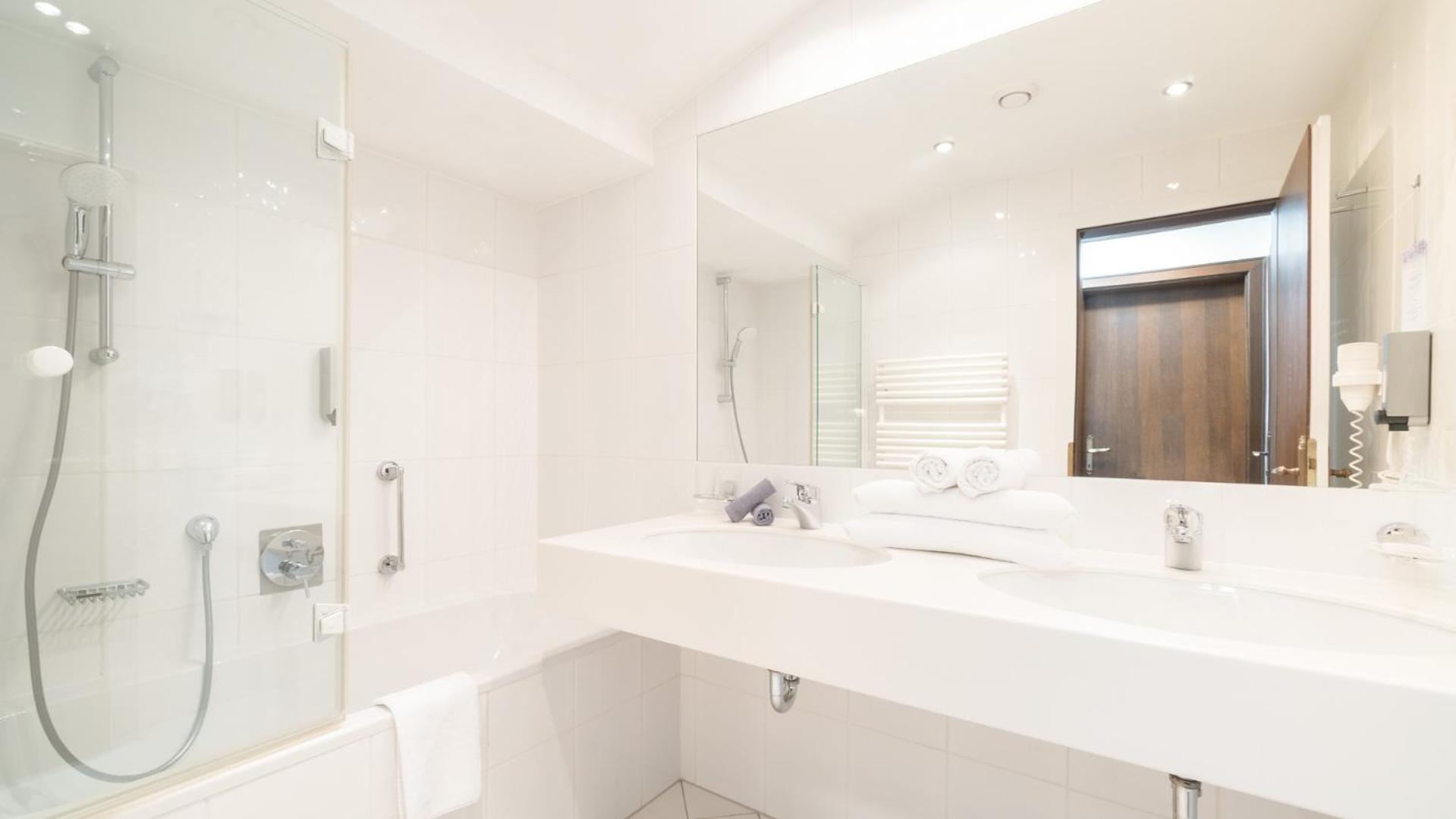 Double Room without Balcony and with slanted ceiling photo 3