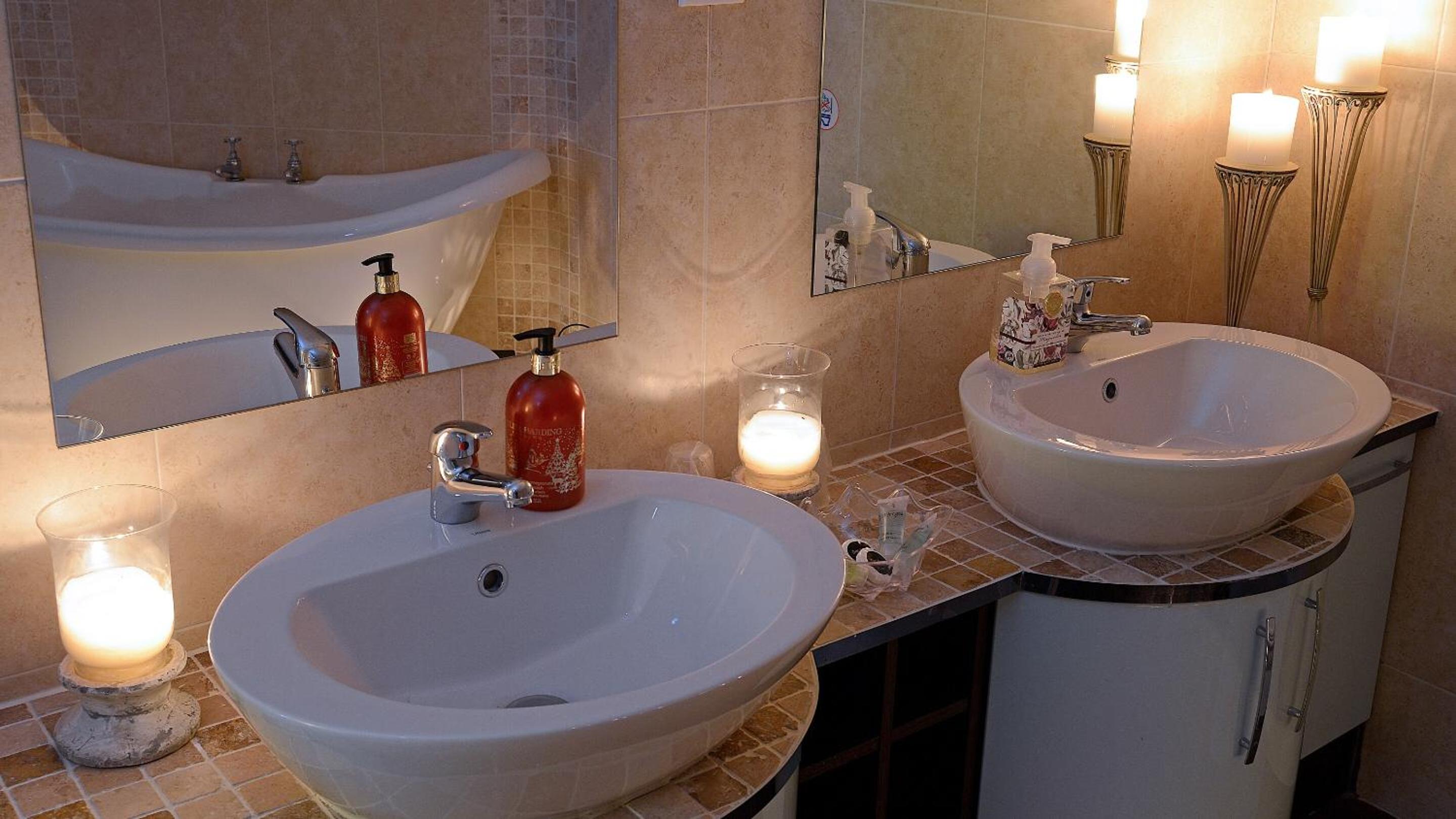 Executive Queen Room with Two Queen Beds - Photo 4