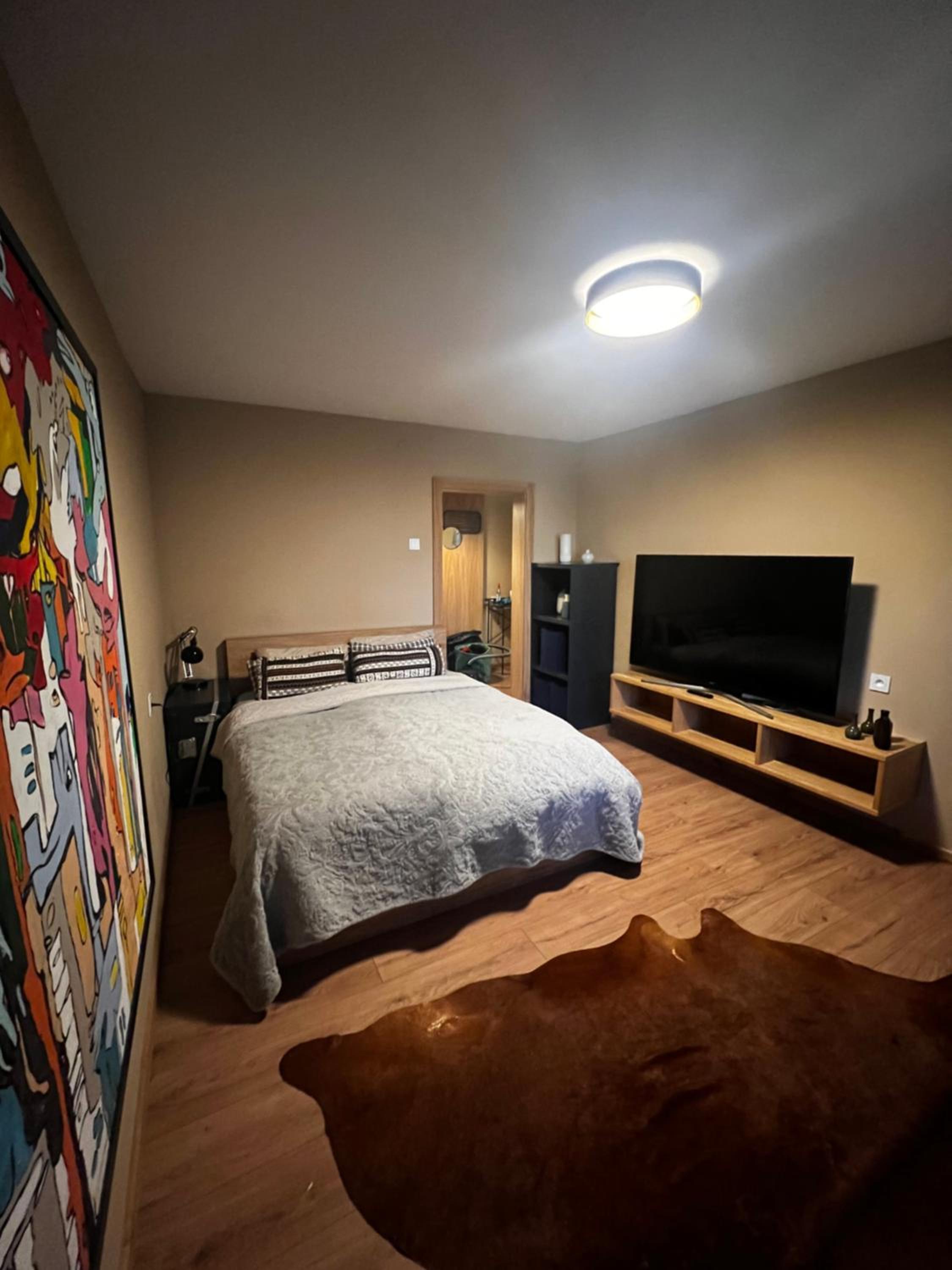 One-Bedroom Apartment photo 1