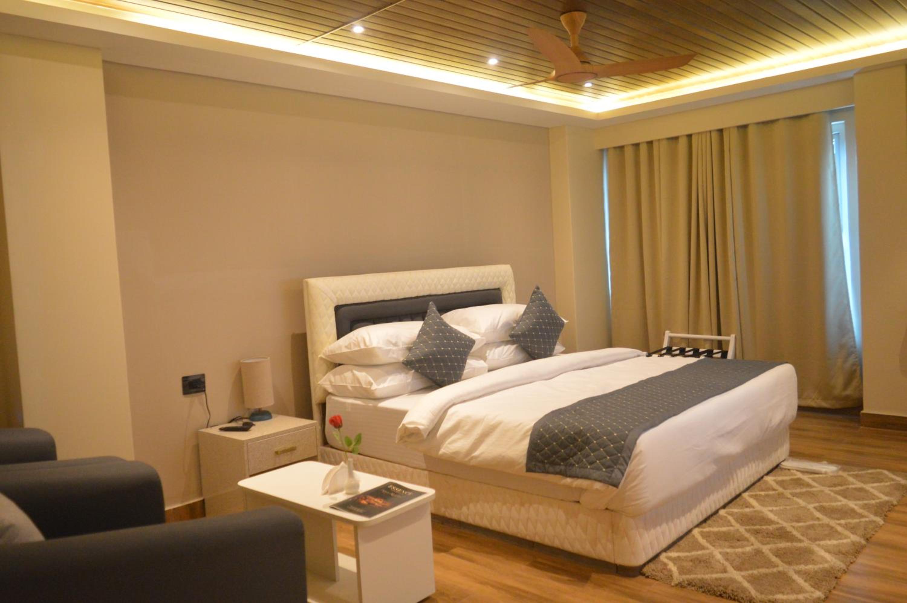 Deluxe King Room photo 3