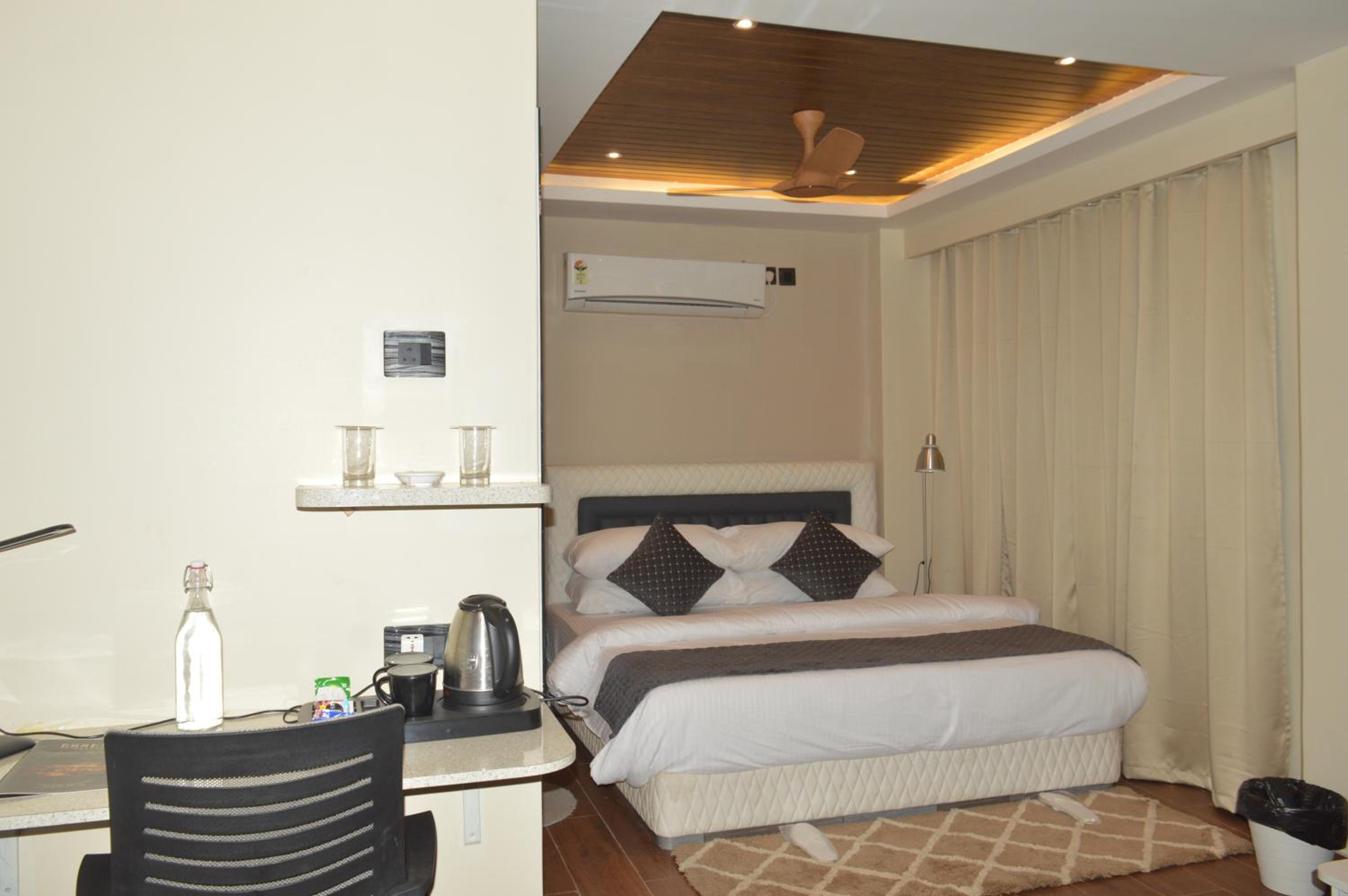 Deluxe King Room photo 2