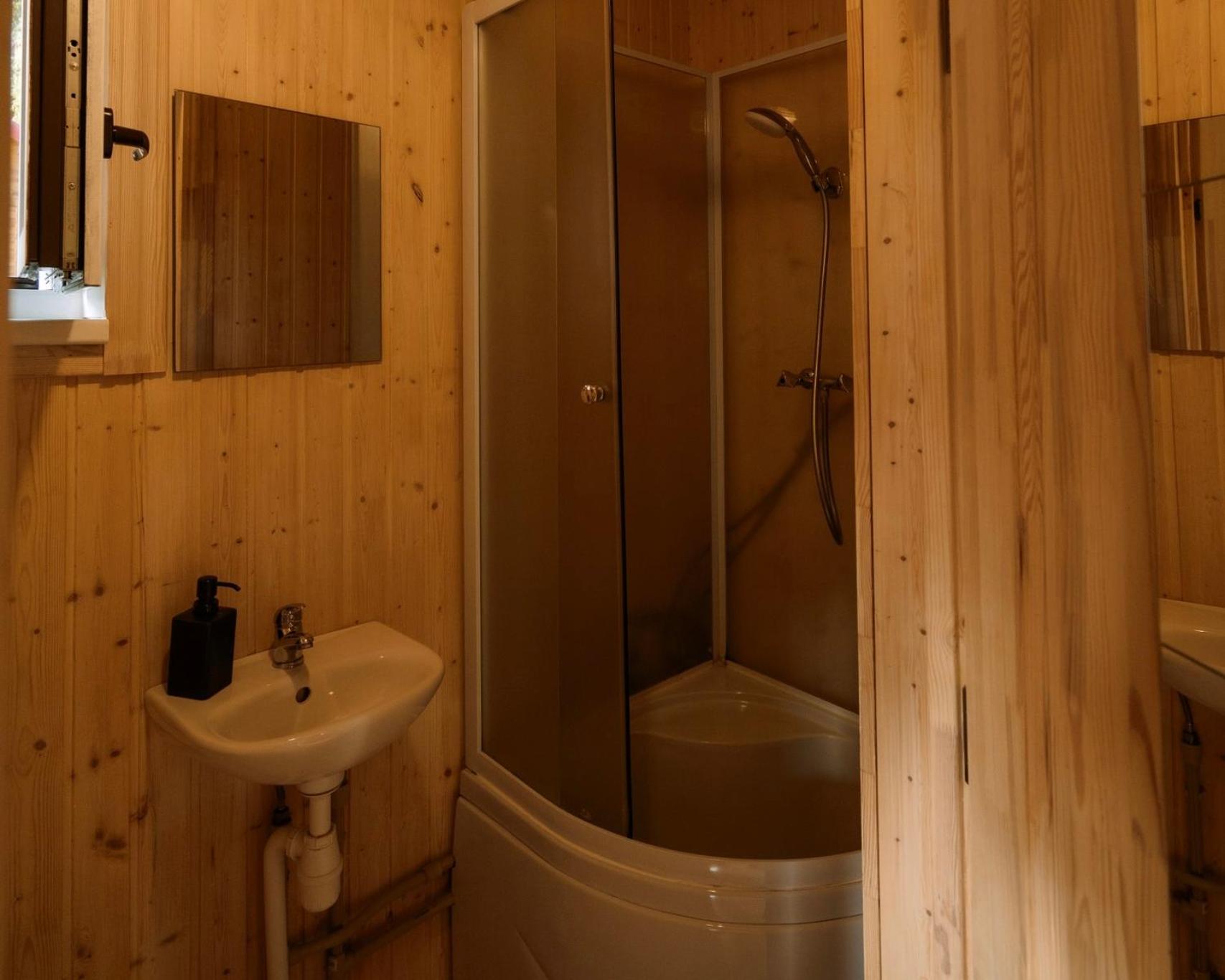 Quadruple Room - Photo 9