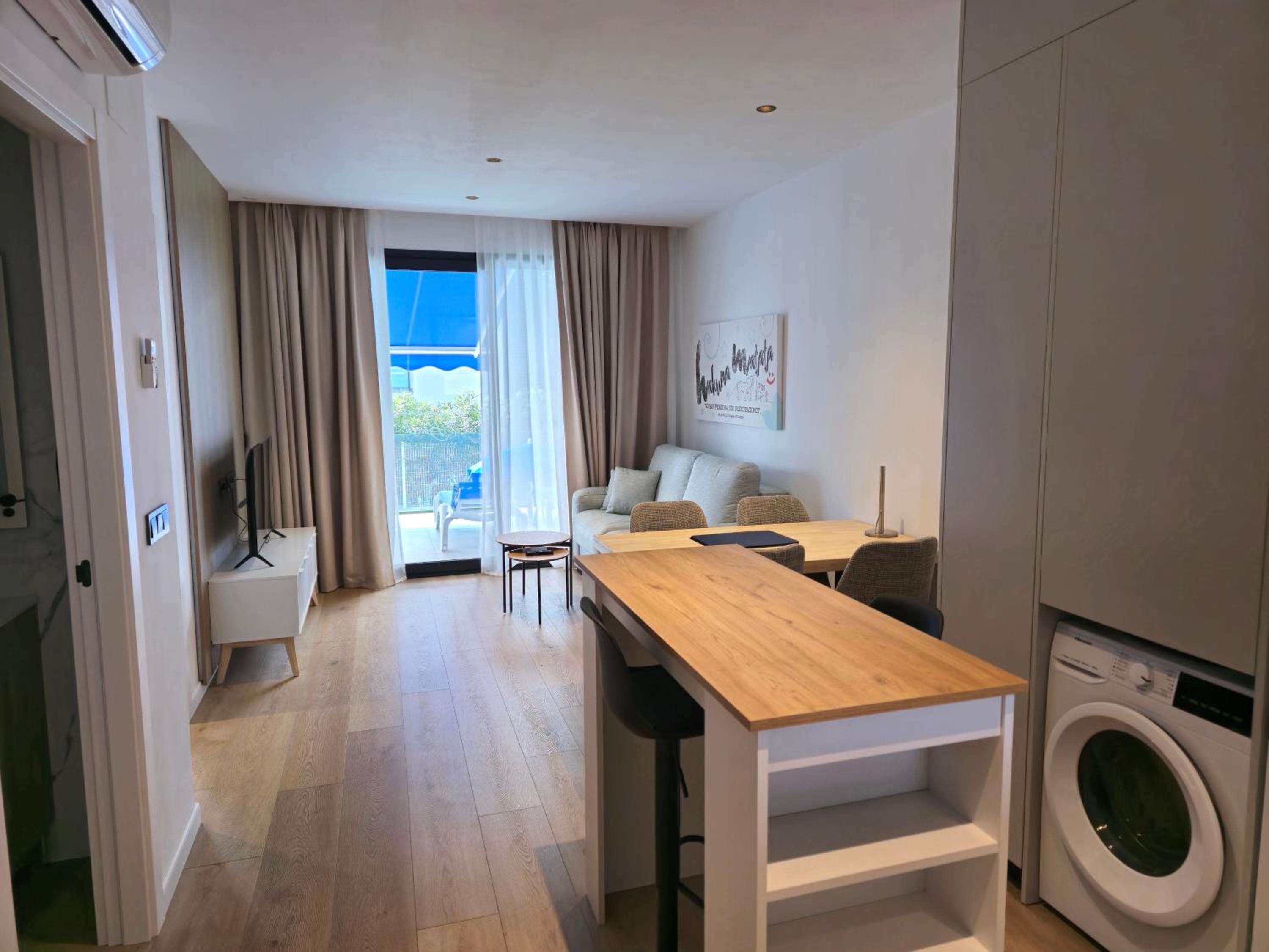 Apartamento de Dos Habitaciones con Terraza