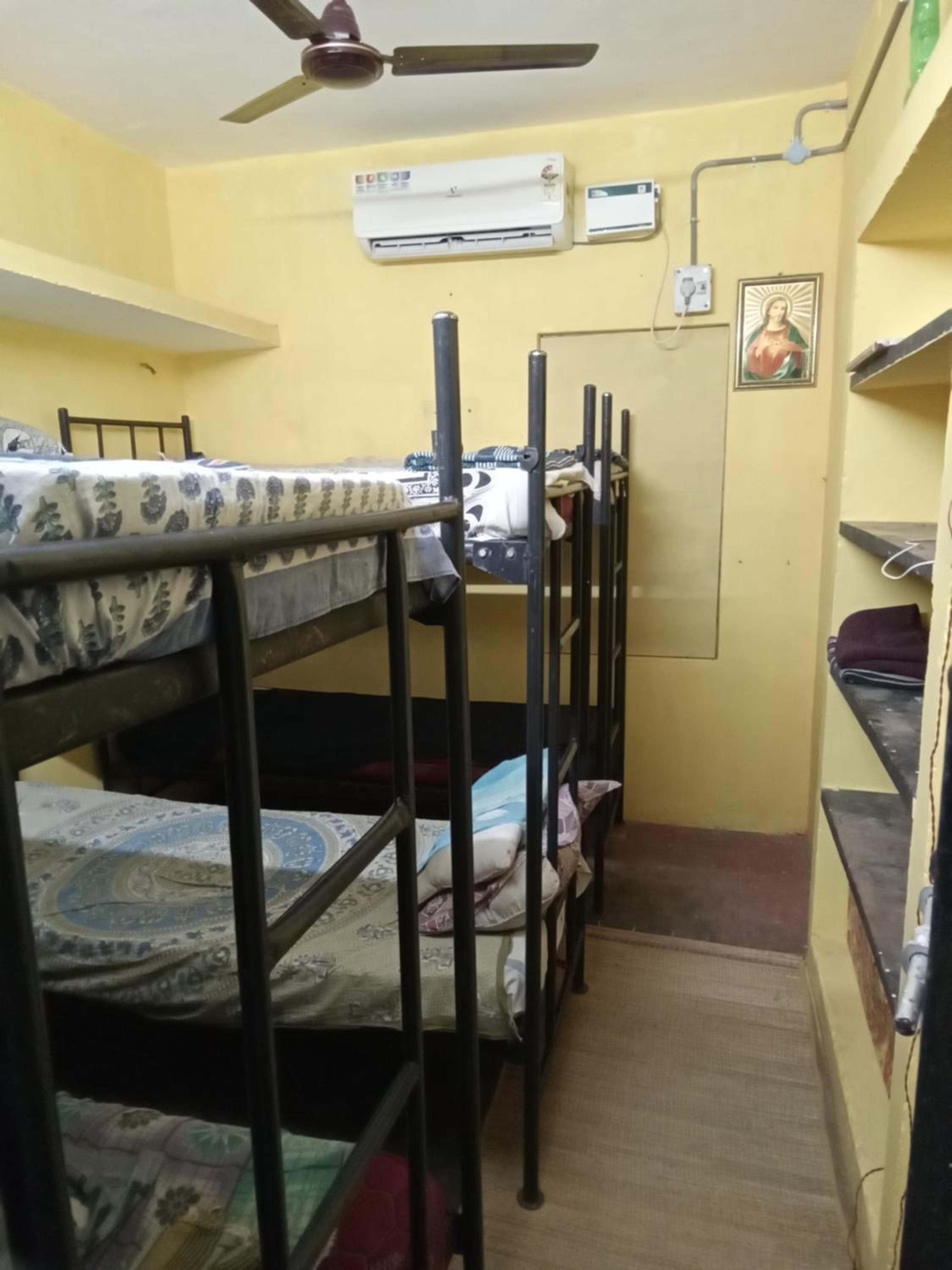 Bunk Bed In Mixed Dormitory Room photo 1