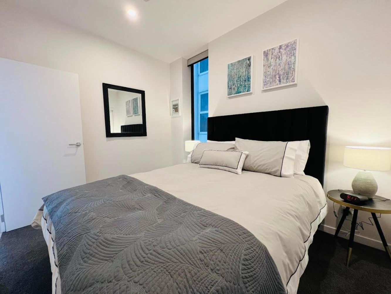 One-Bedroom Apartment photo 3