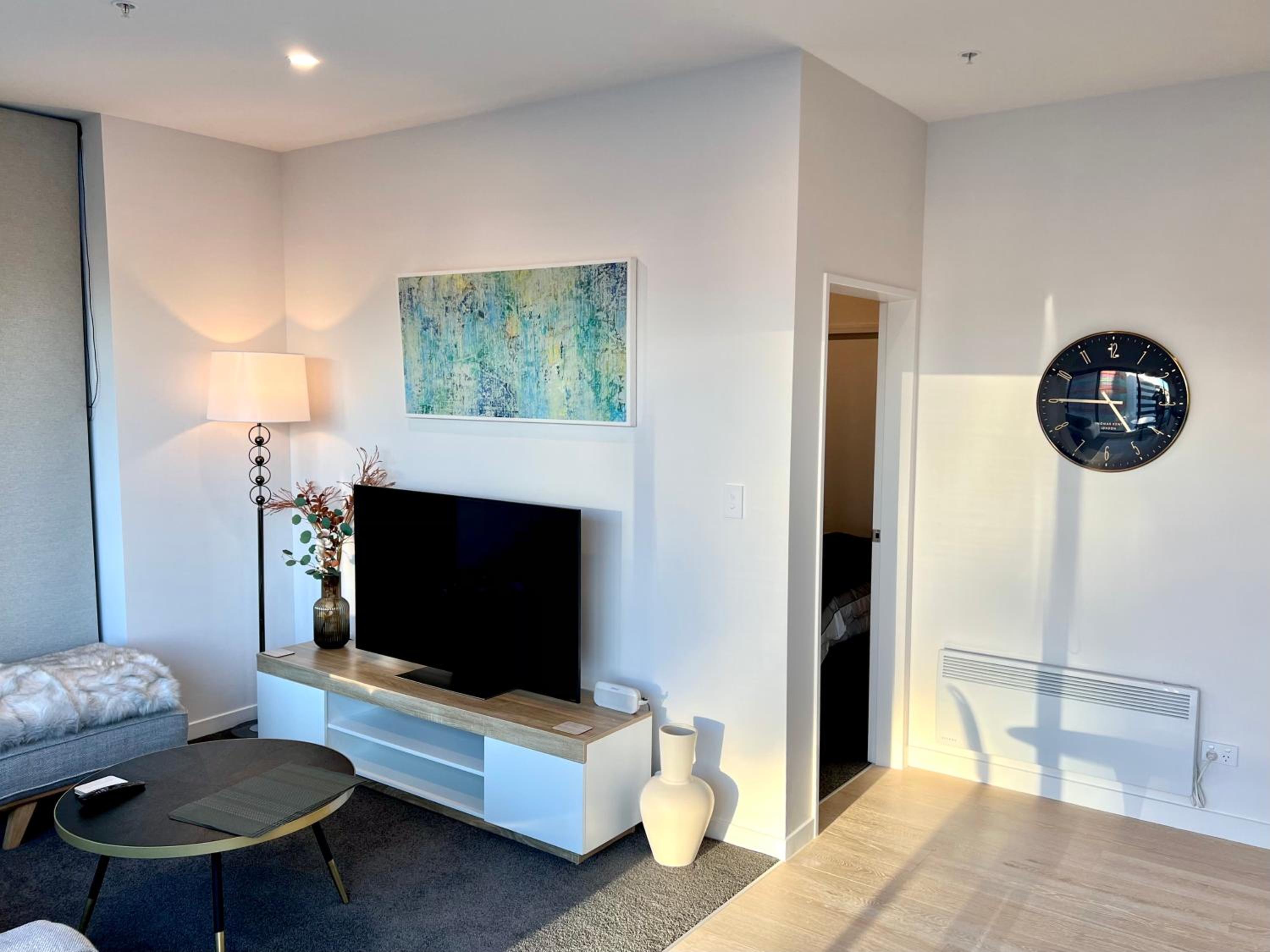 One-Bedroom Apartment photo 1