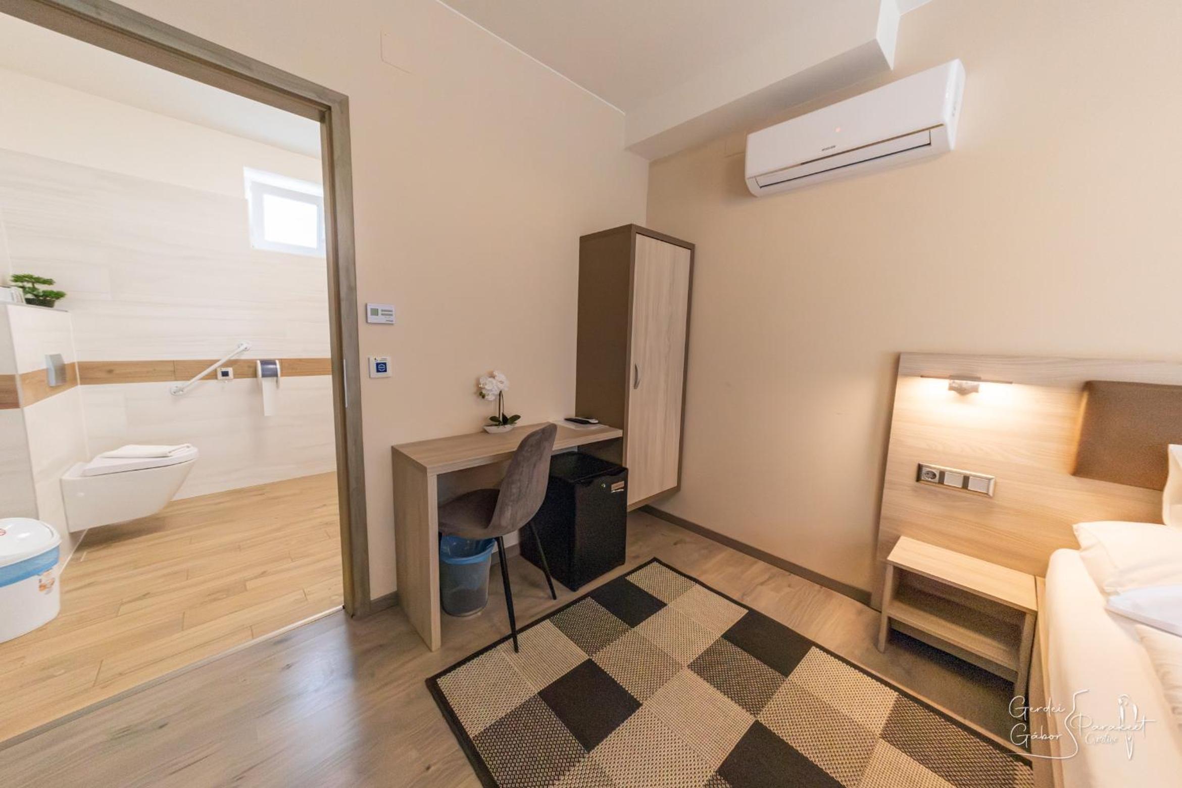 Double or Twin Room - Disability Access photo 1