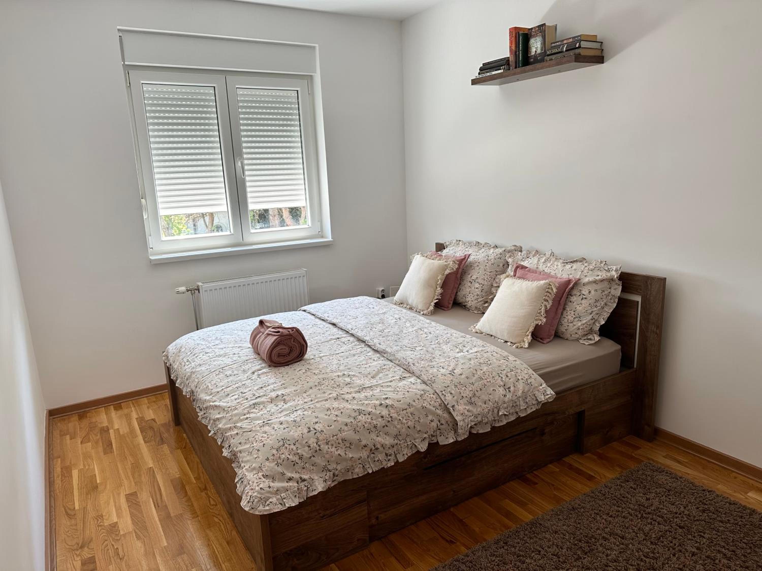One-Bedroom Apartment photo 2