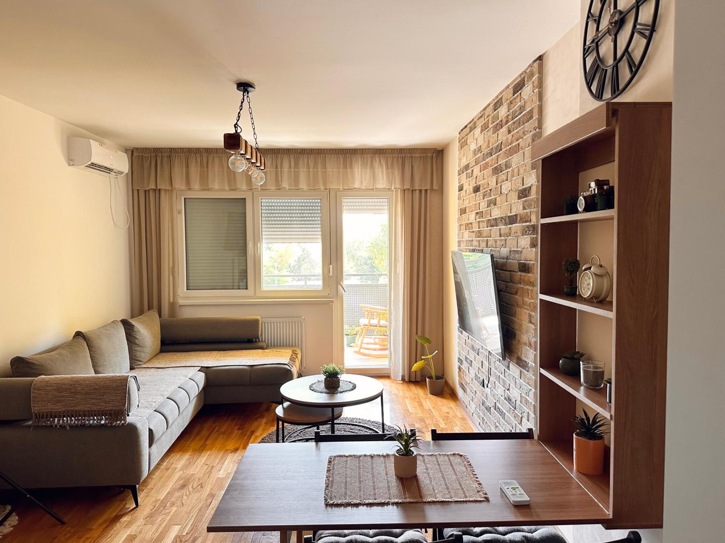 One-Bedroom Apartment photo 1