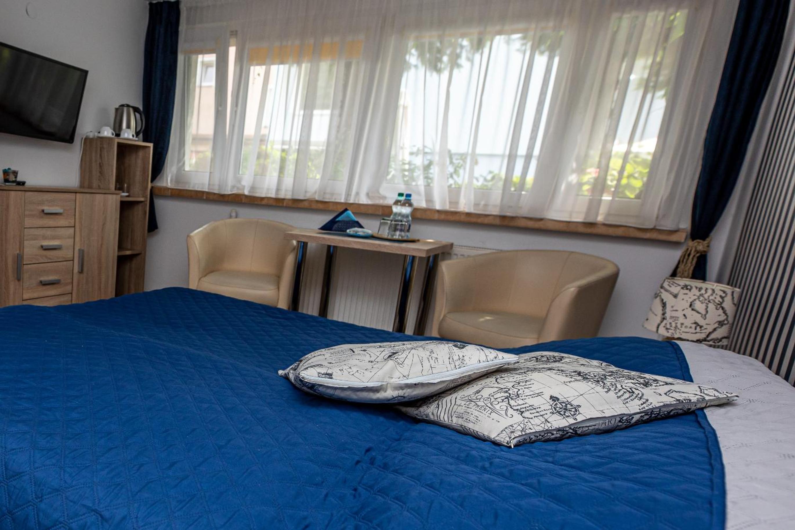 Double Room with Garden View - Photo 3